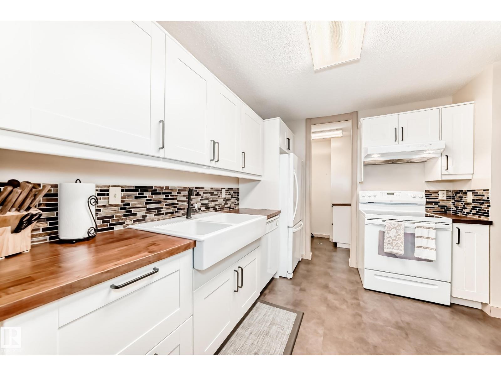 2033 SADDLEBACK RD NW