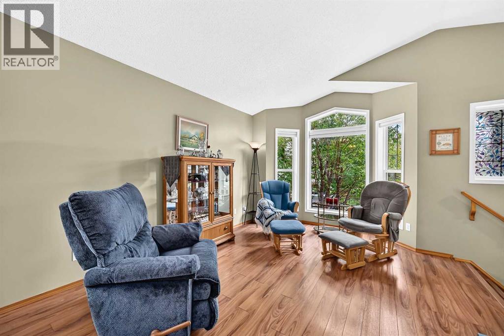 27 Erin Meadow Crescent SE