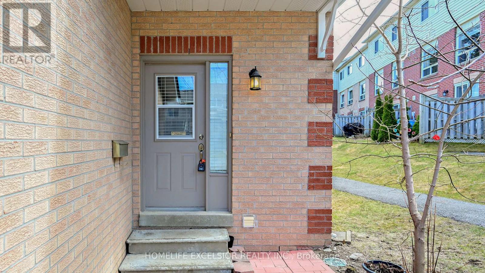 1 - 579 GIBNEY CRESCENT