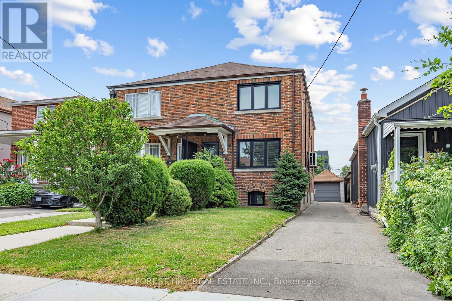 Photo 1 of 18 — 101 HOLWOOD AVENUE, Toronto (Keelesdale-Eglinton West), ON M6M1P7