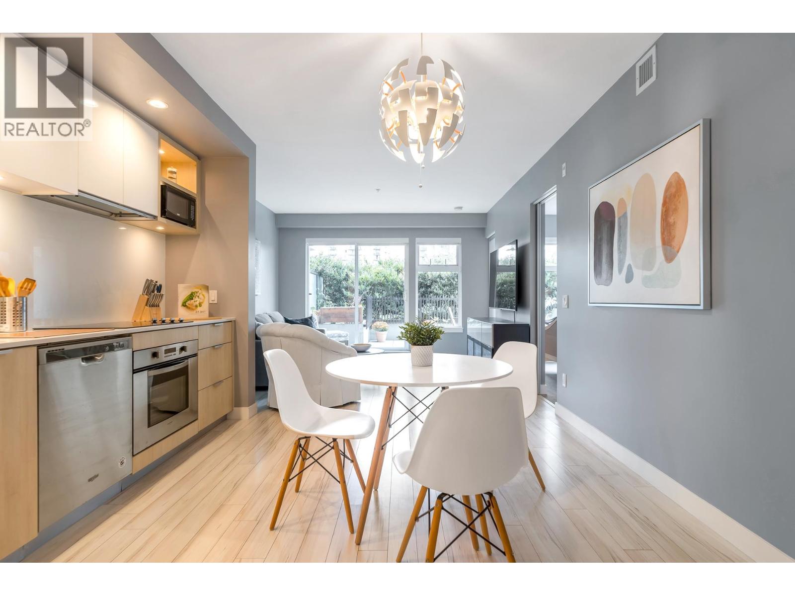 212 111 E 3RD STREET