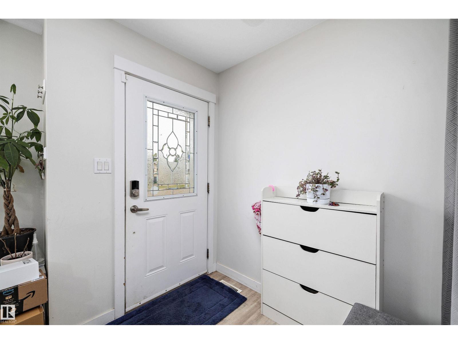 10229/10231 159 ST NW