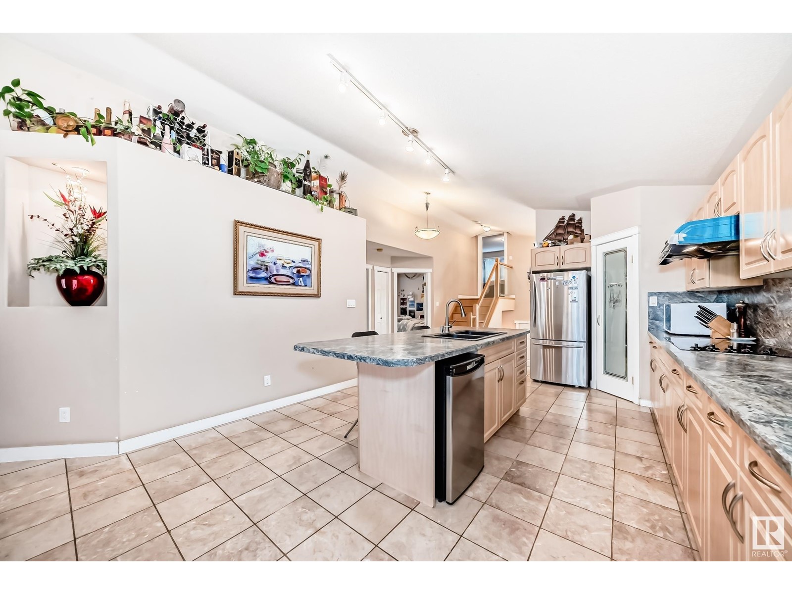 10632 180 AV NW