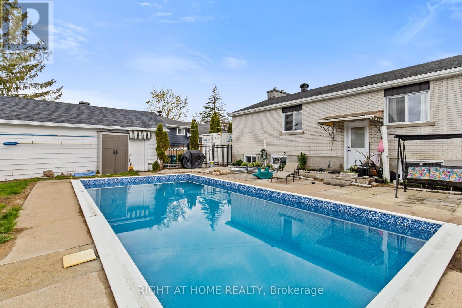 2439 RAYMOND STREET