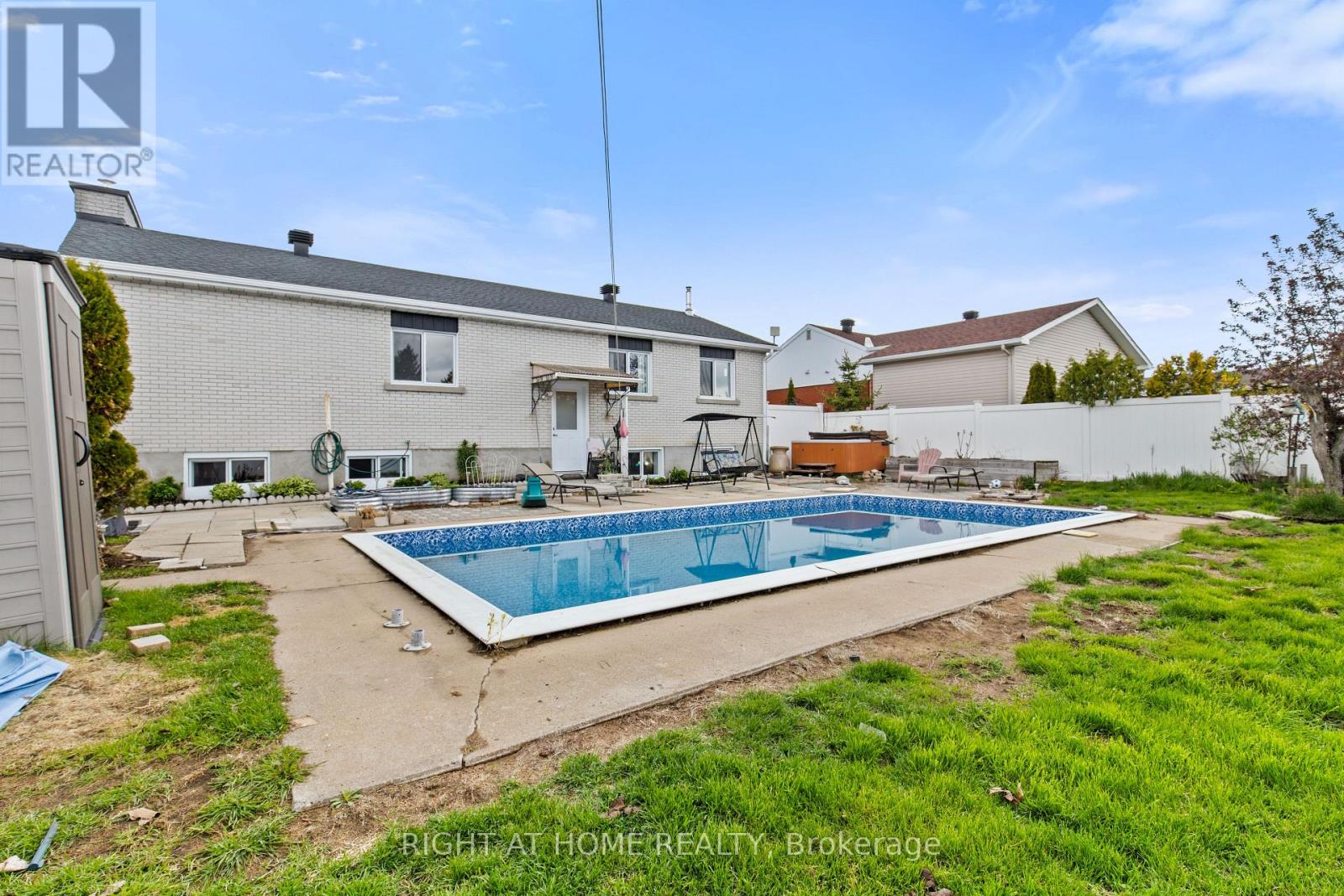 2439 RAYMOND STREET