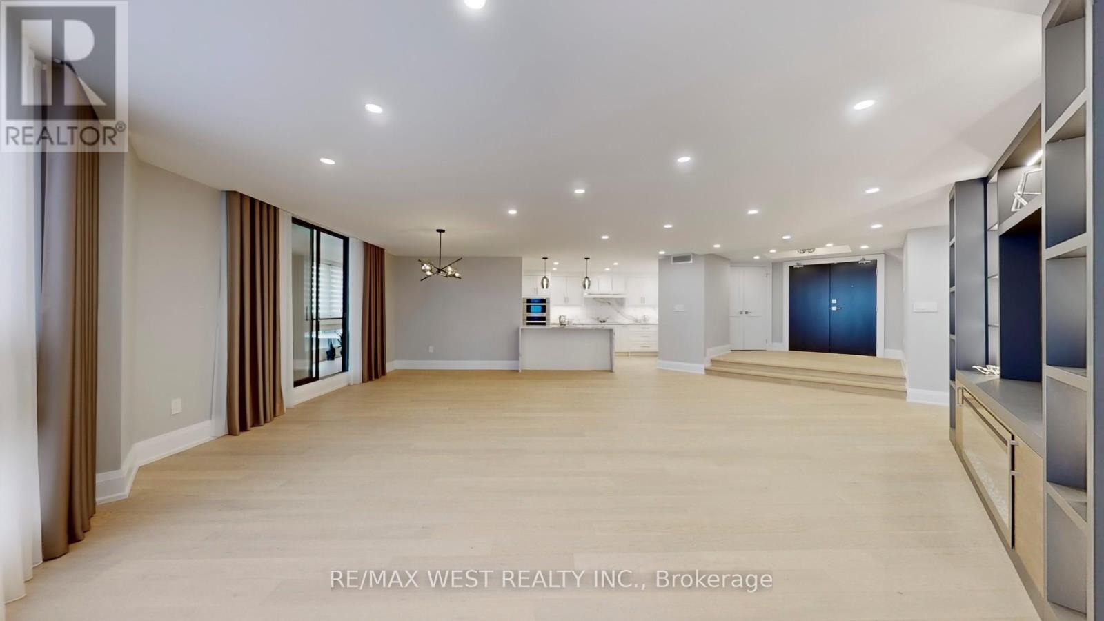 801 - 240 HEATH STREET W