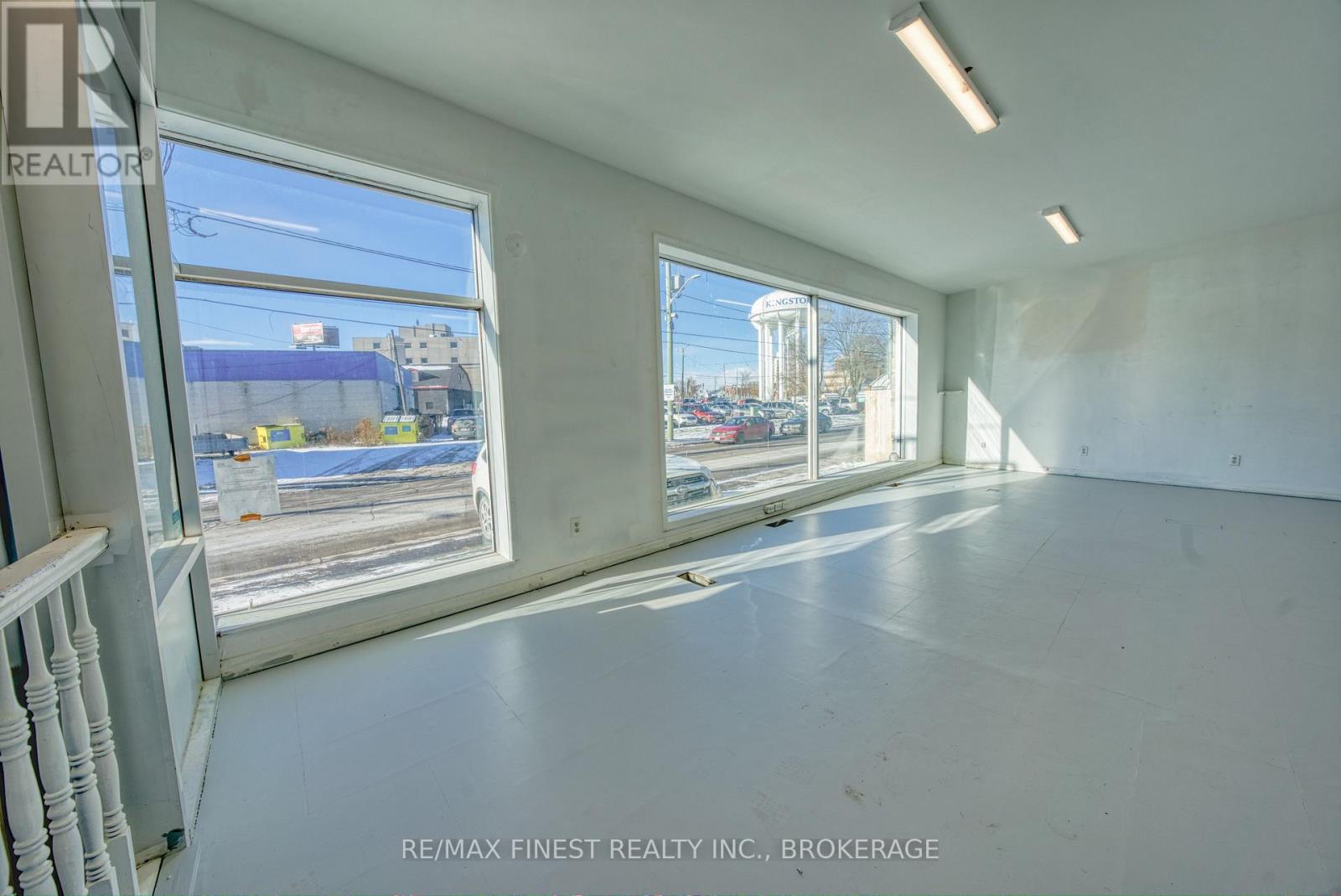 UNIT 2 - 477 MACDONNELL STREET