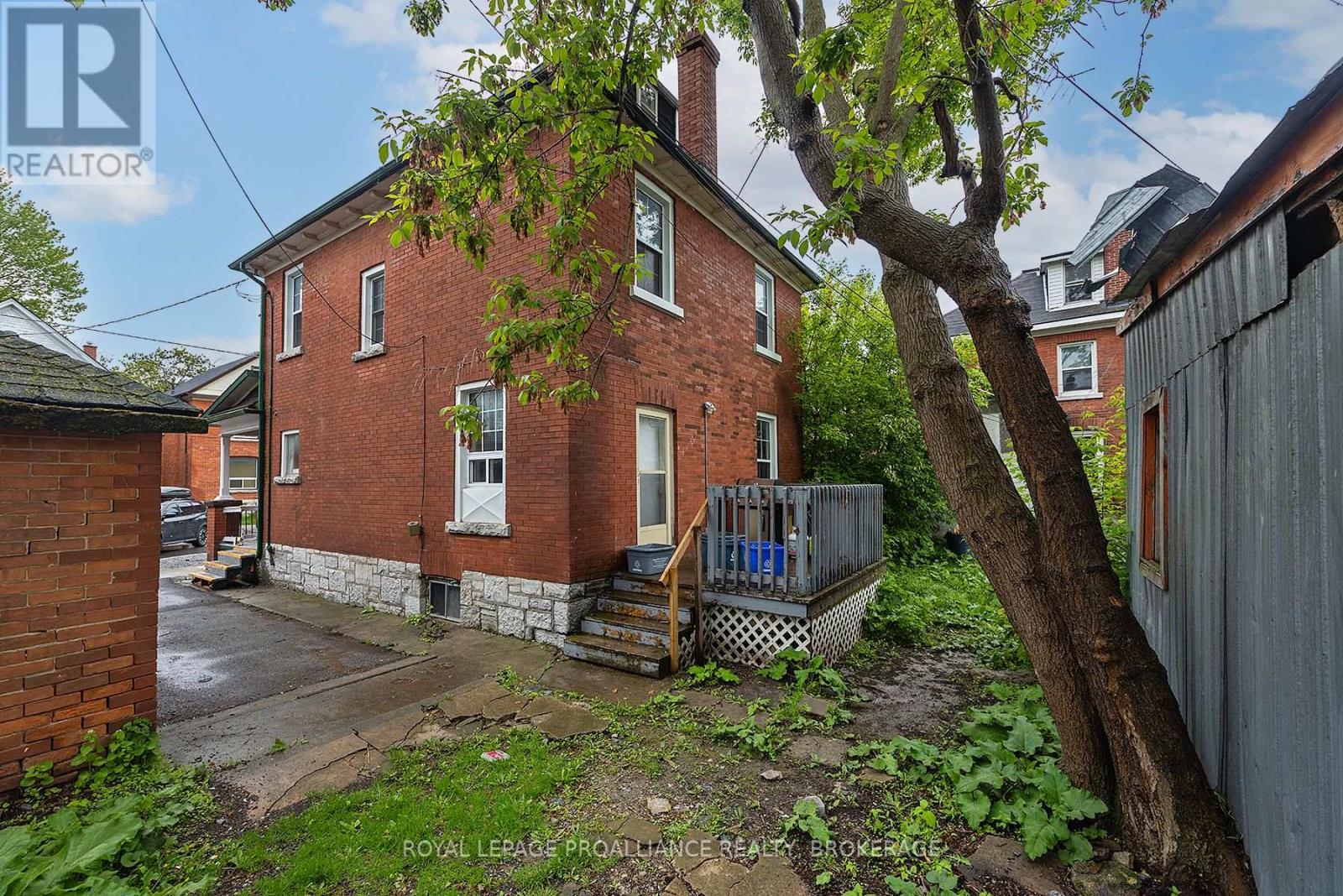 8 ABERDEEN STREET