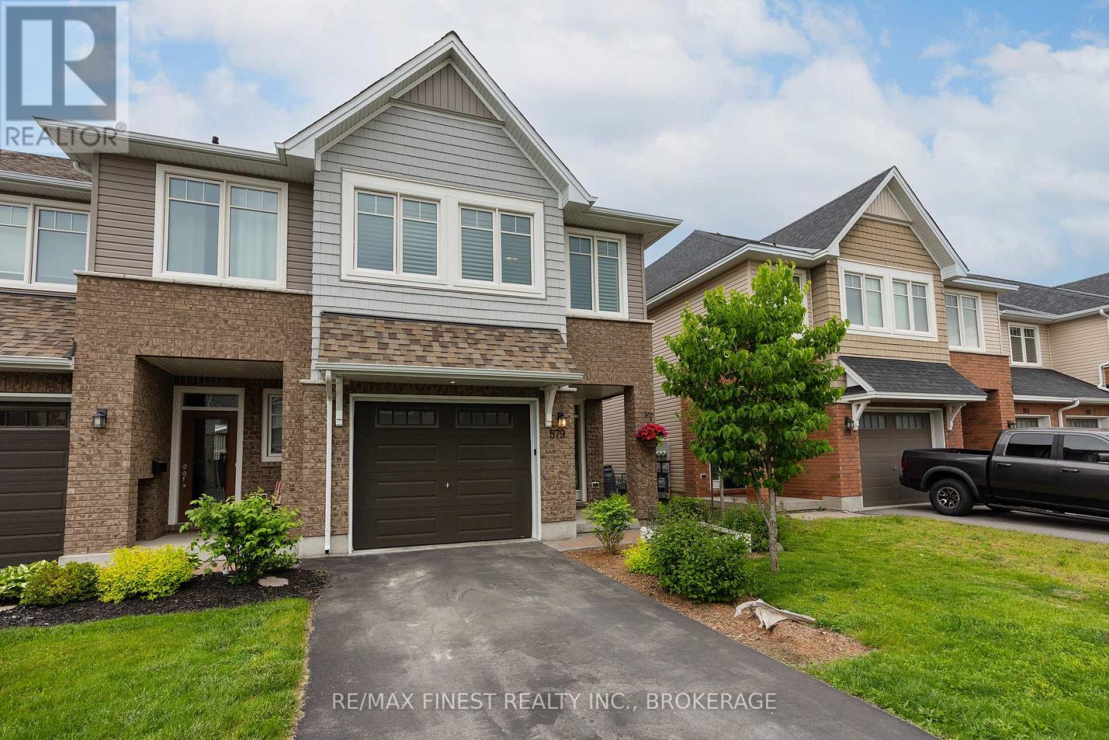 879 RIVERVIEW WAY