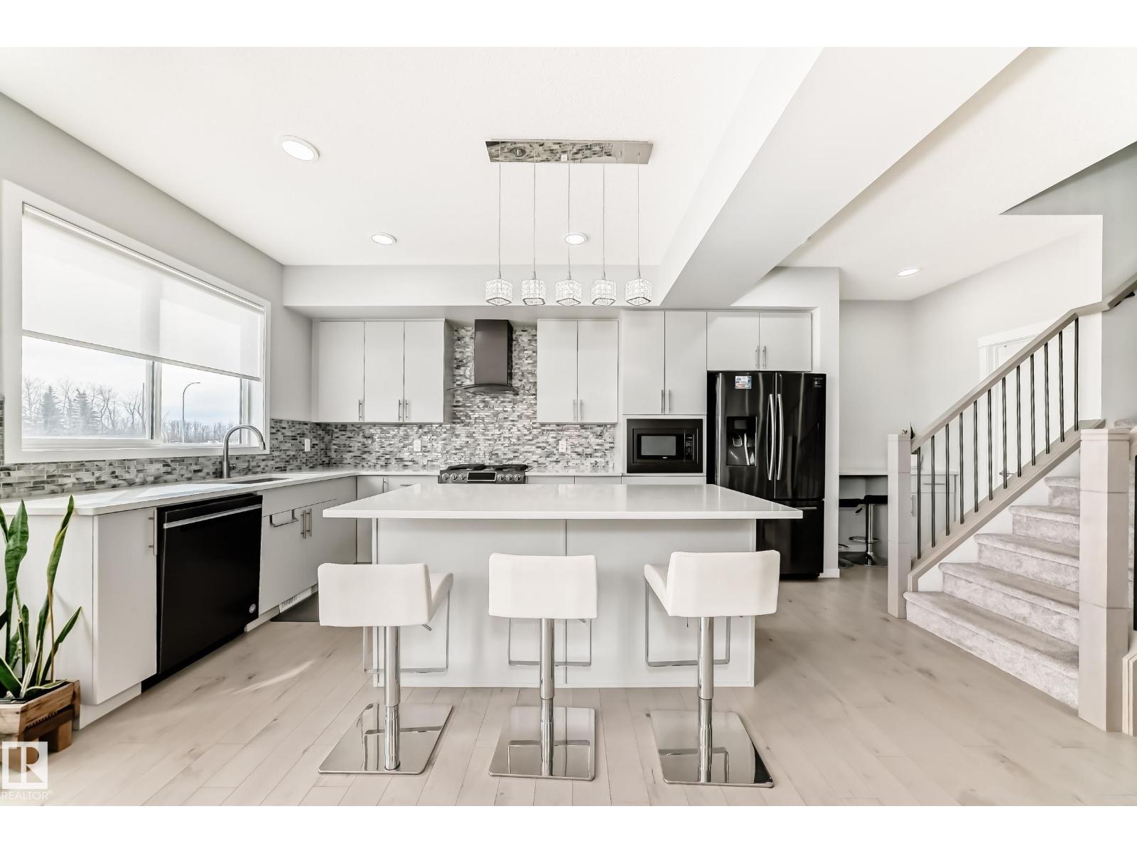2043 51 ST SW