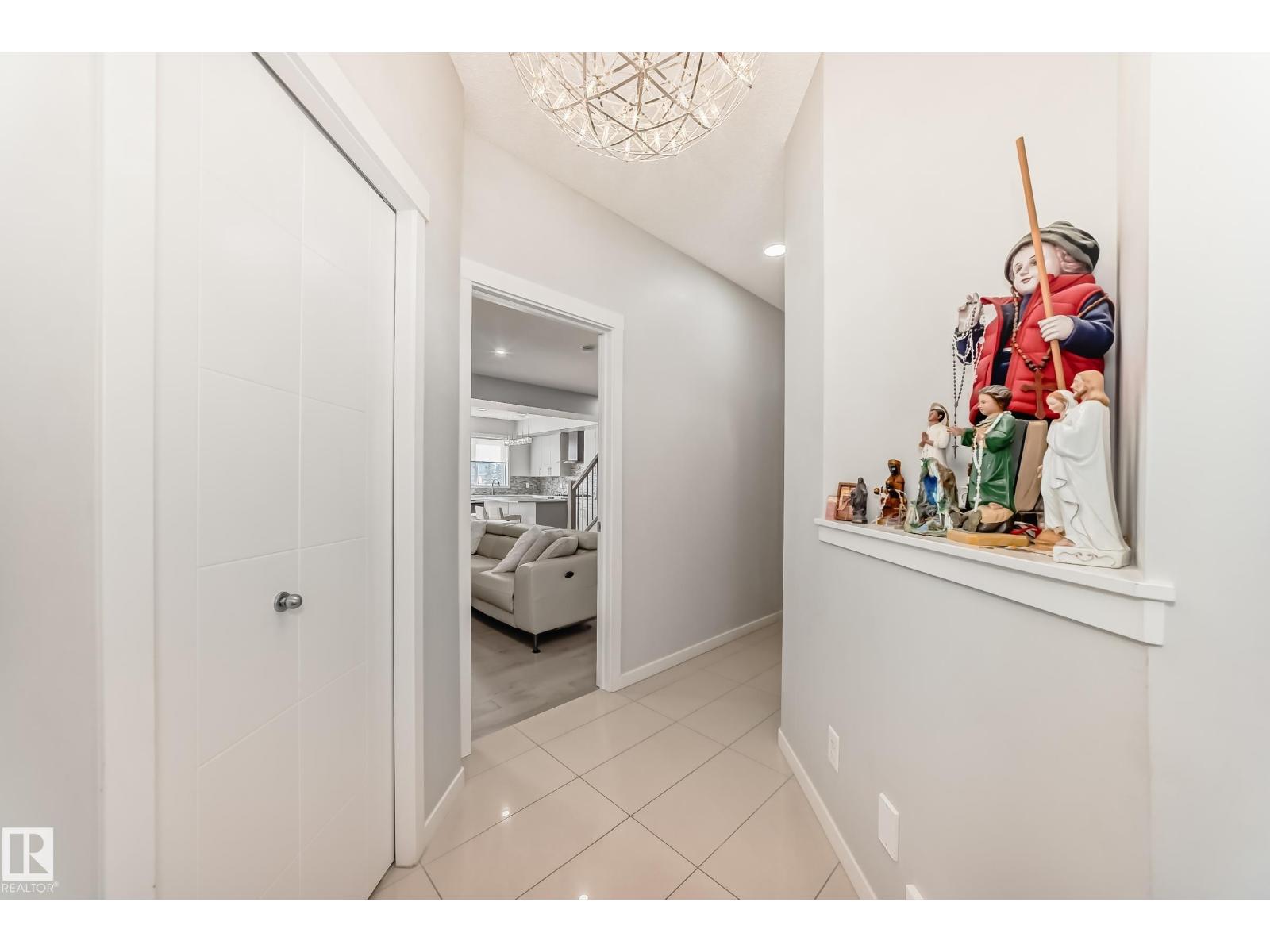 2043 51 ST SW