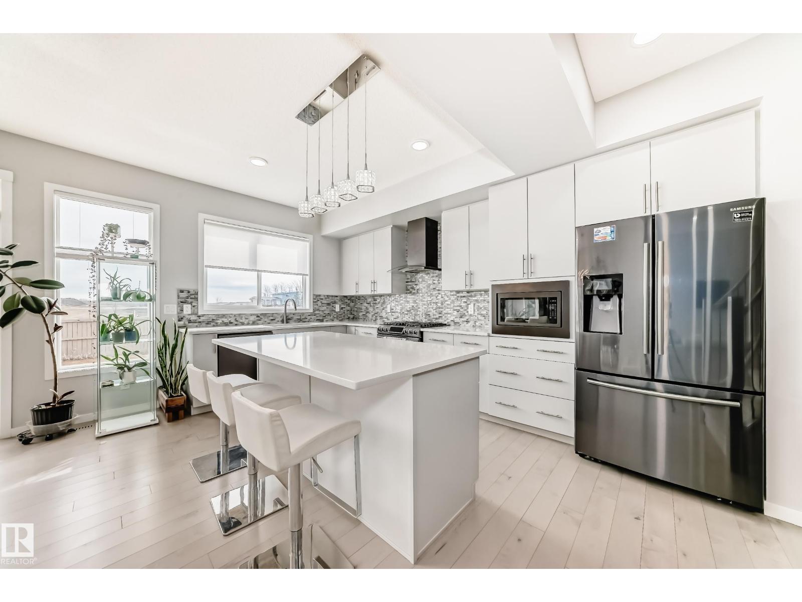 2043 51 ST SW