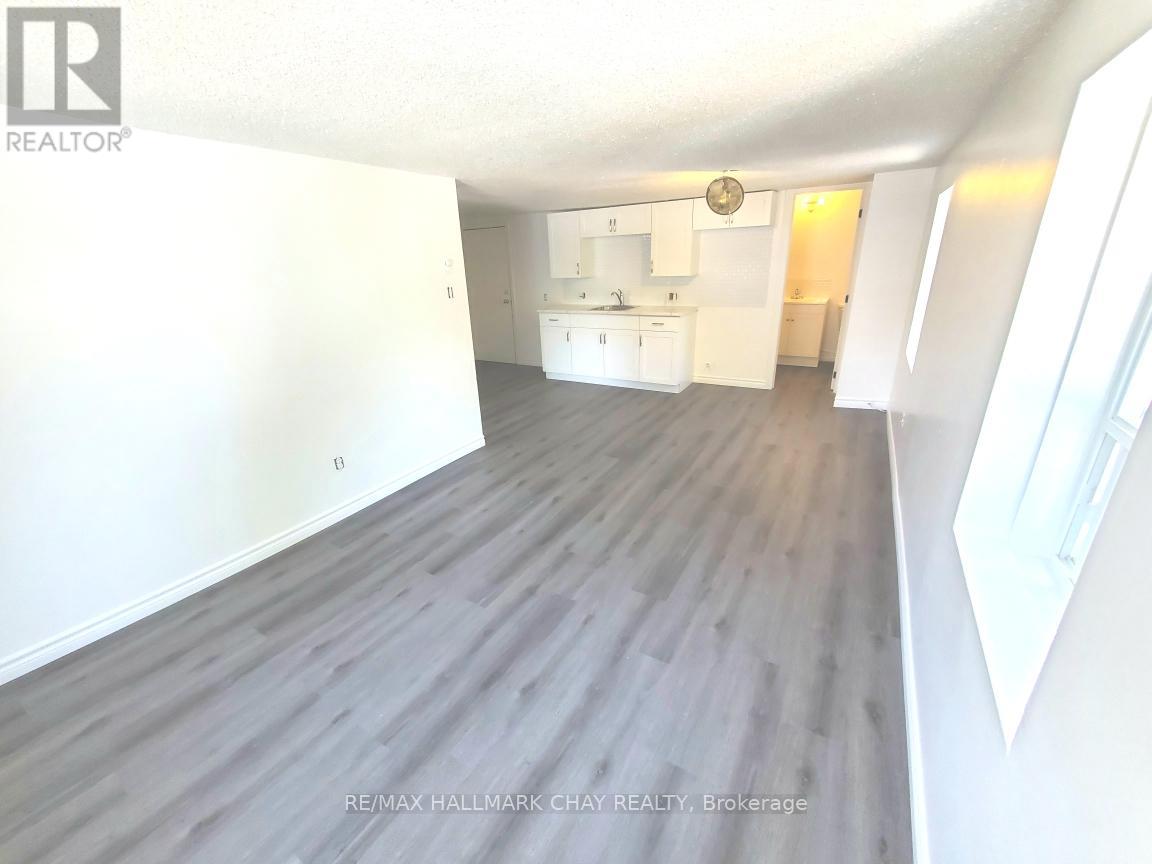 5 - 58 QUEEN STREET W