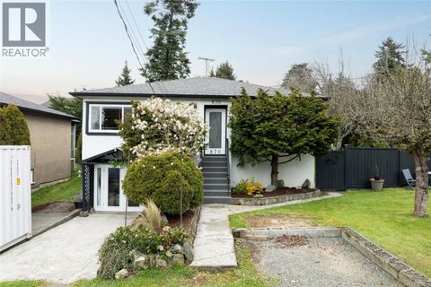 870 Pendene Pl Saanich BC V8X3A1