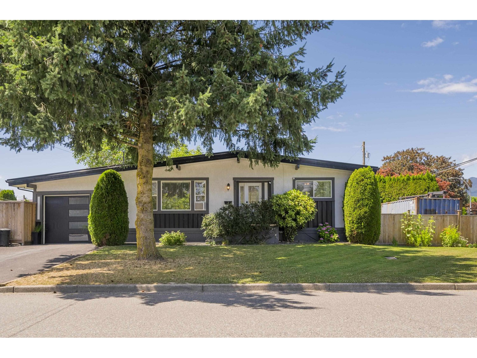 9385 COOTE STREET|Chilliwack Proper East