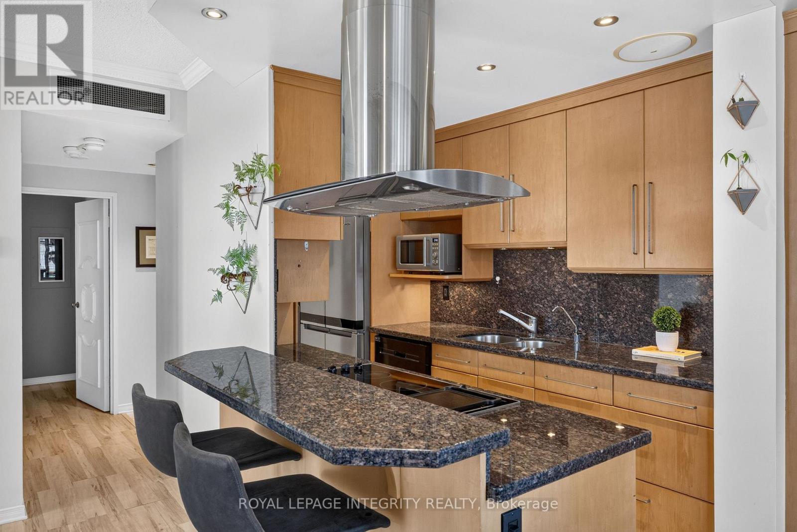 1606 - 556 LAURIER AVENUE SW