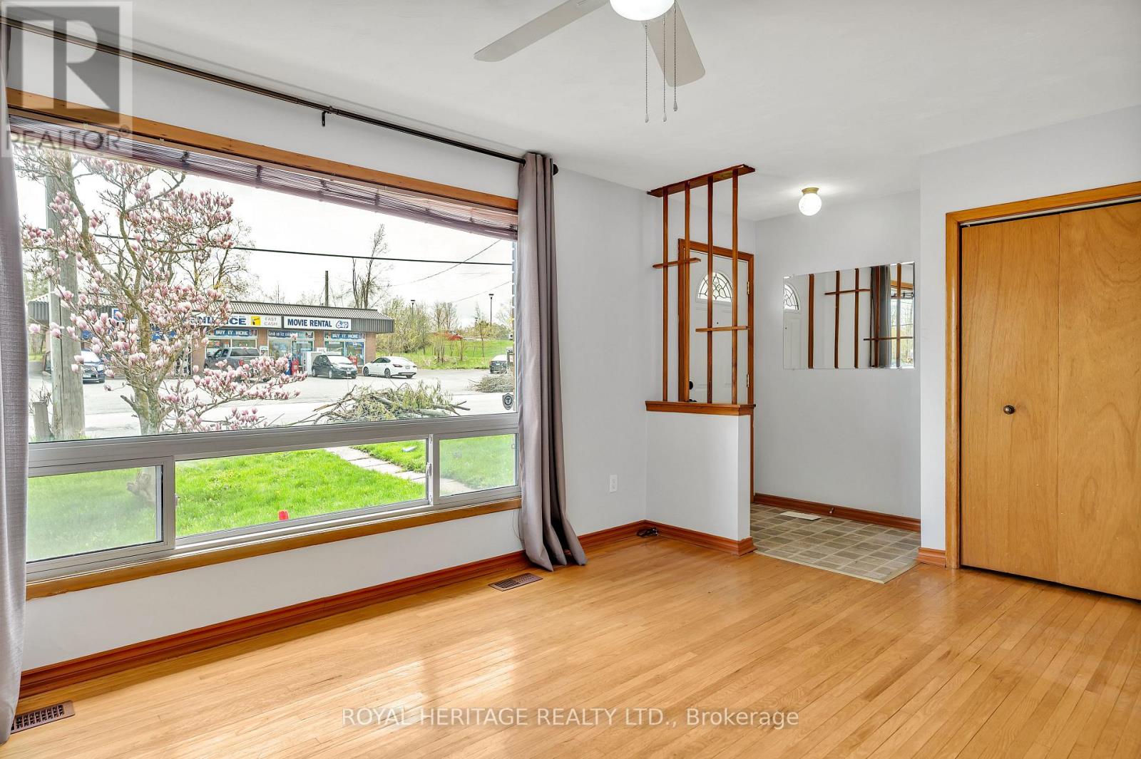 547 RIVER ROAD S