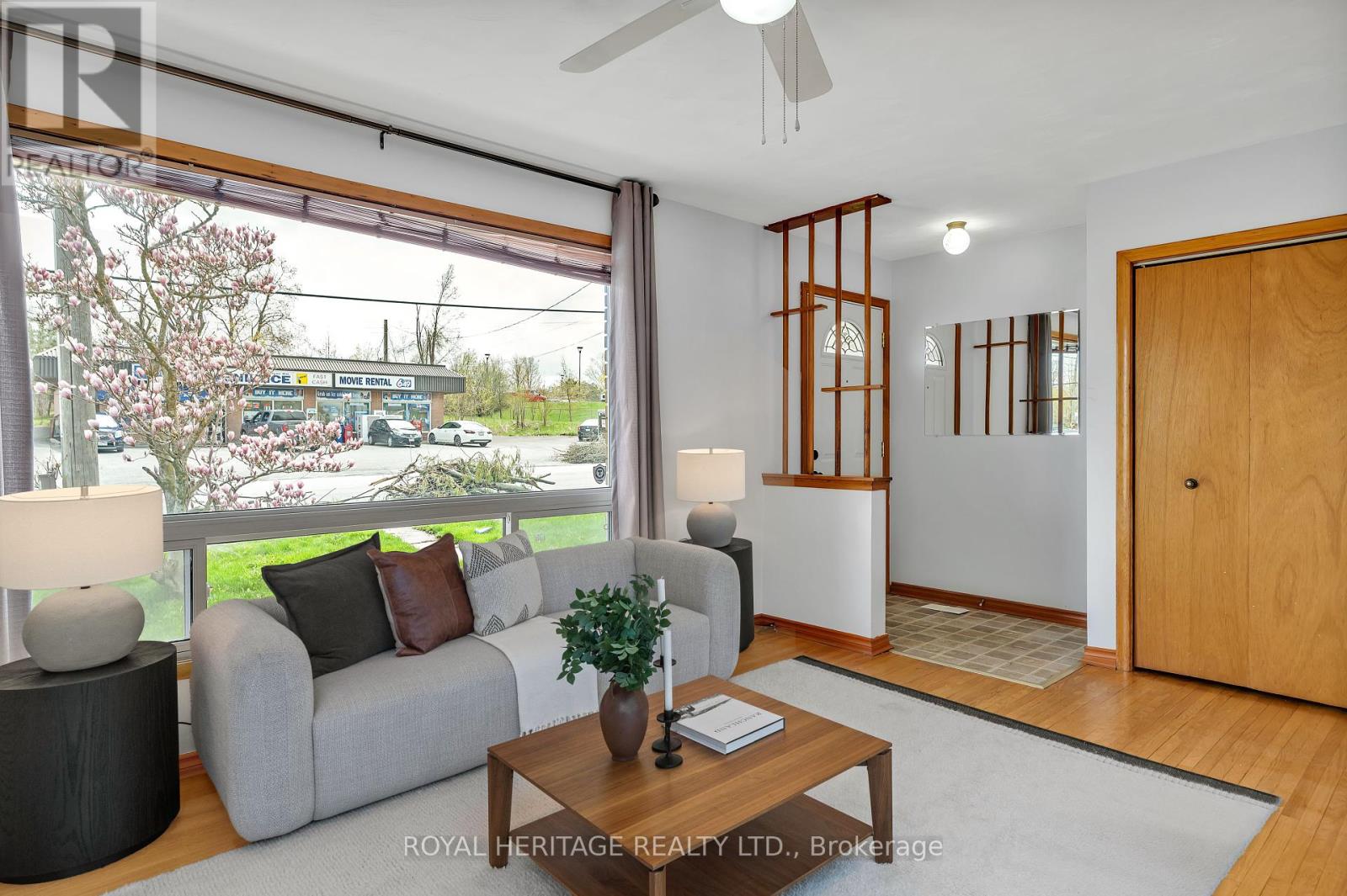 547 RIVER ROAD S