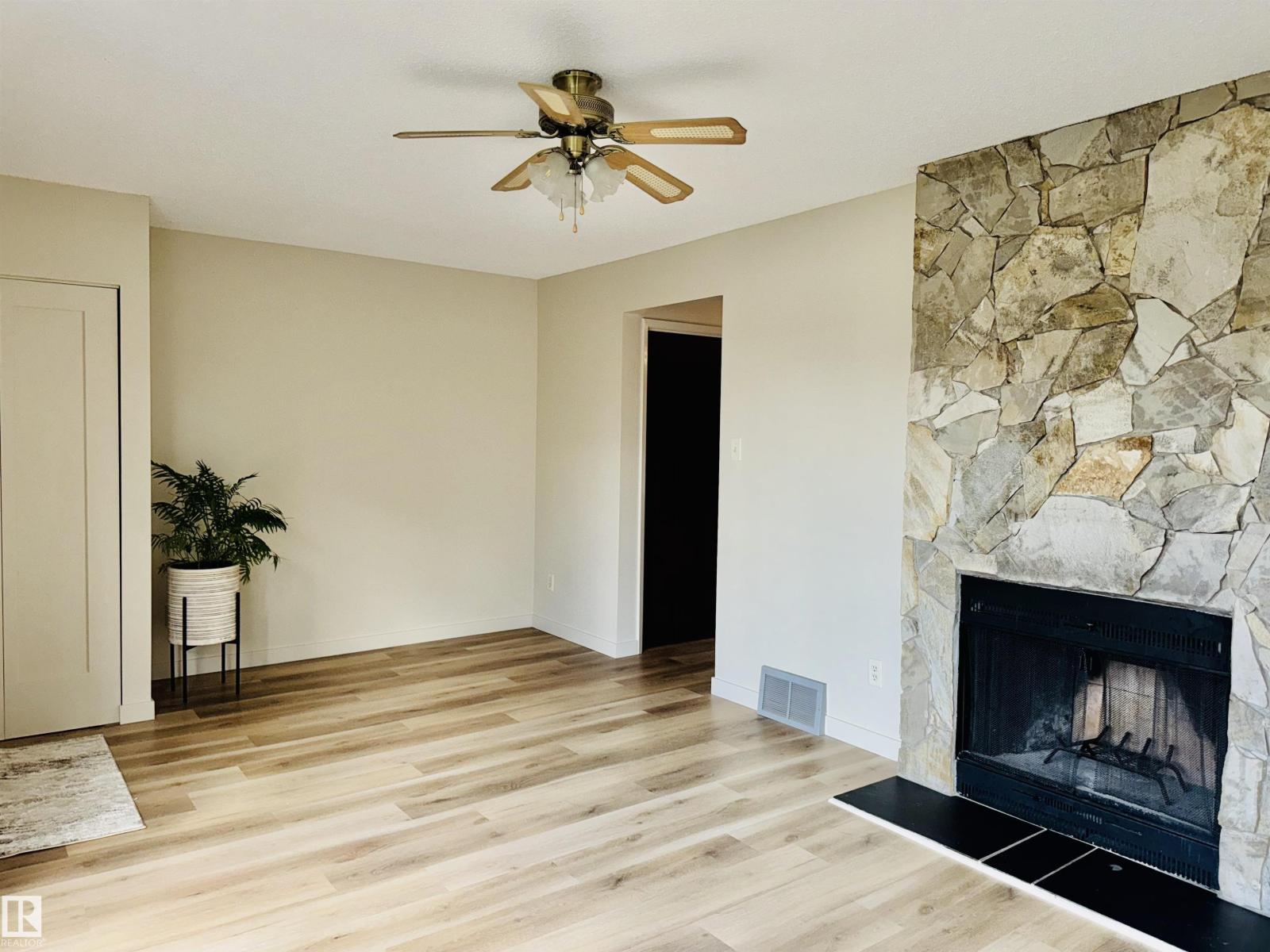 3229 142 AV NW