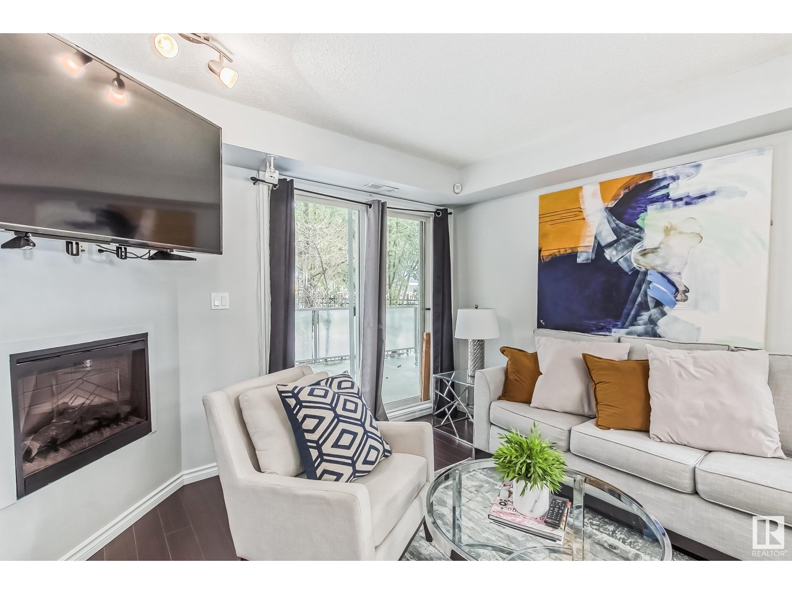 #115 10118 106 ave NW