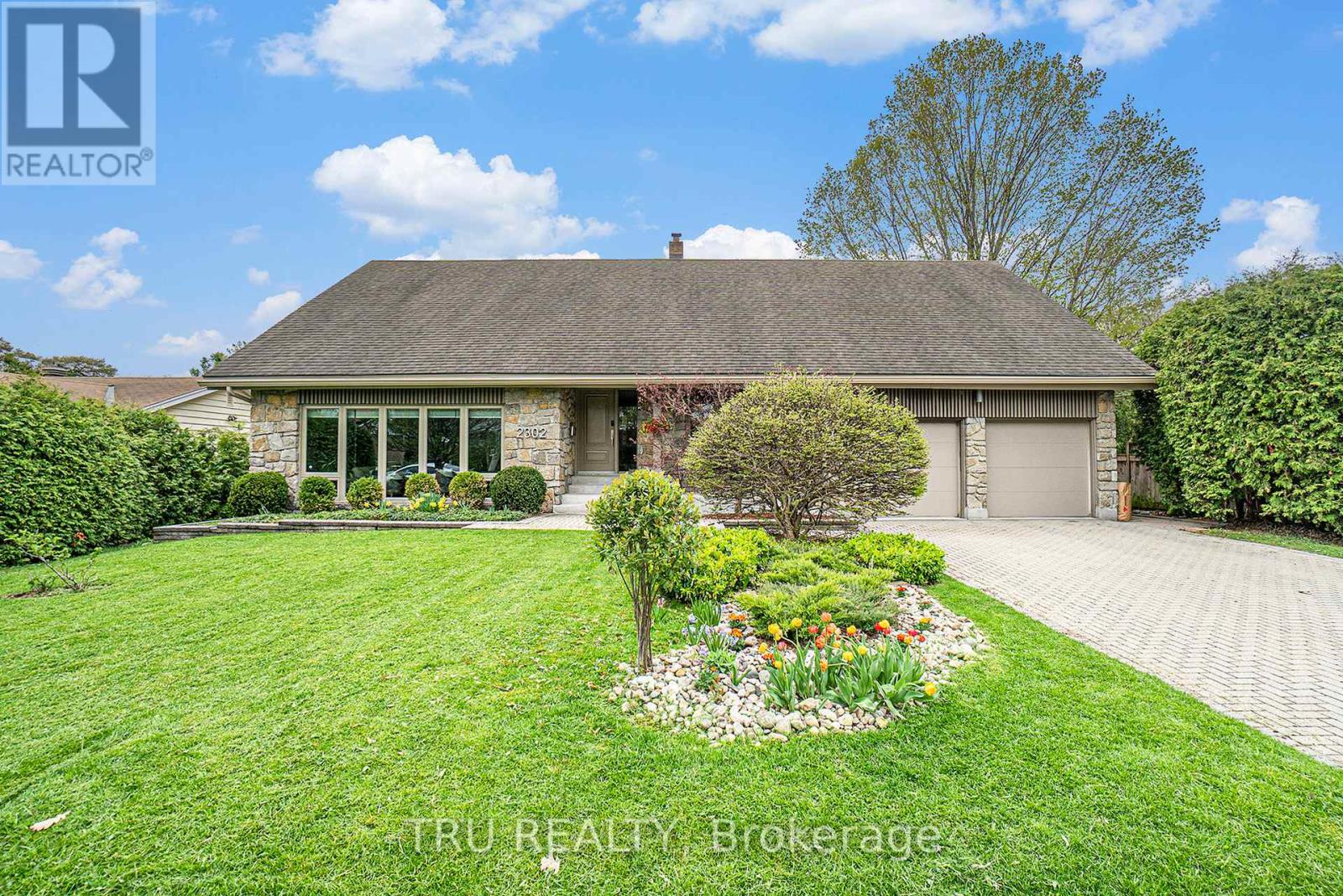 2302 FOX CRESCENT