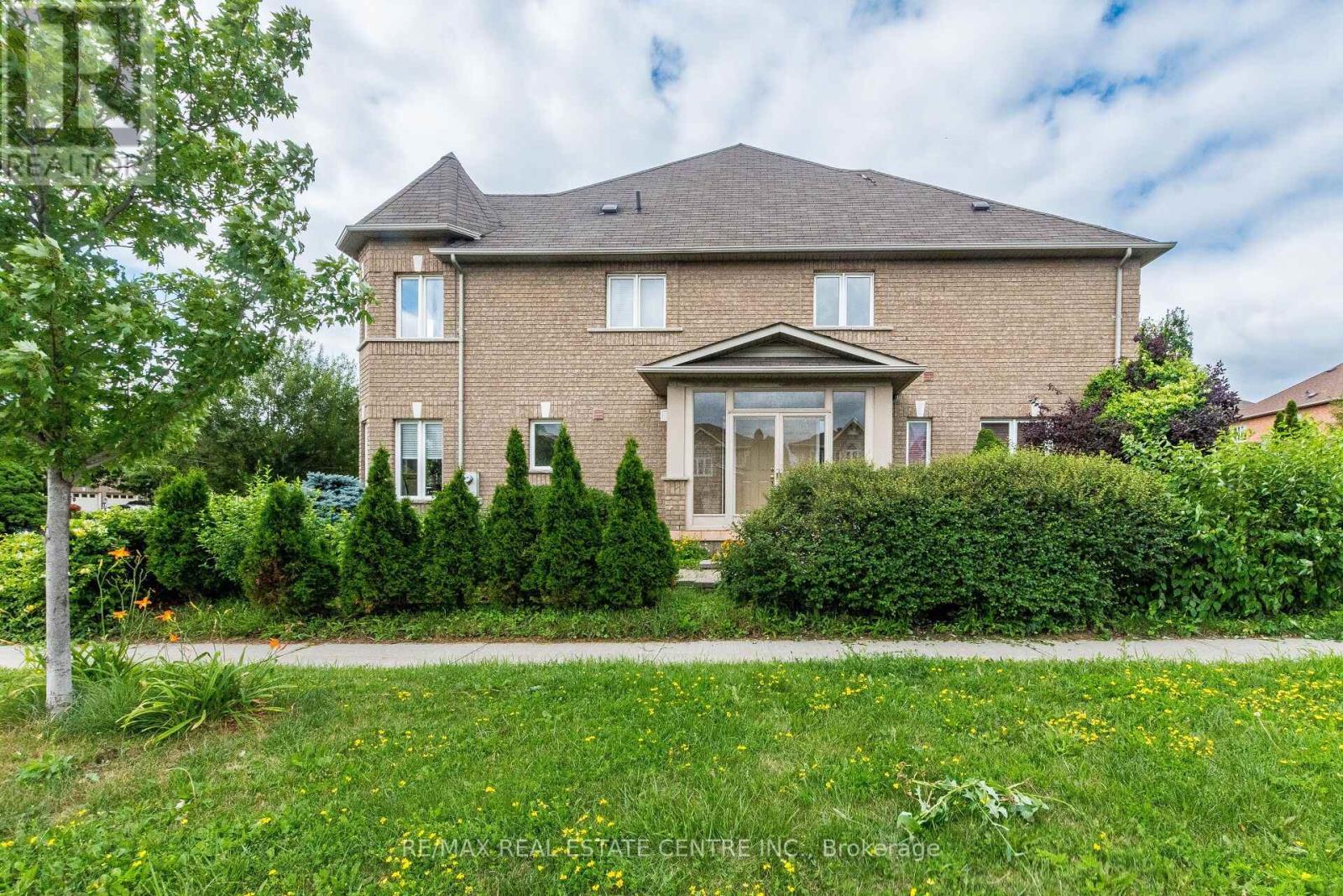 629 LUMBERTON CRESCENT