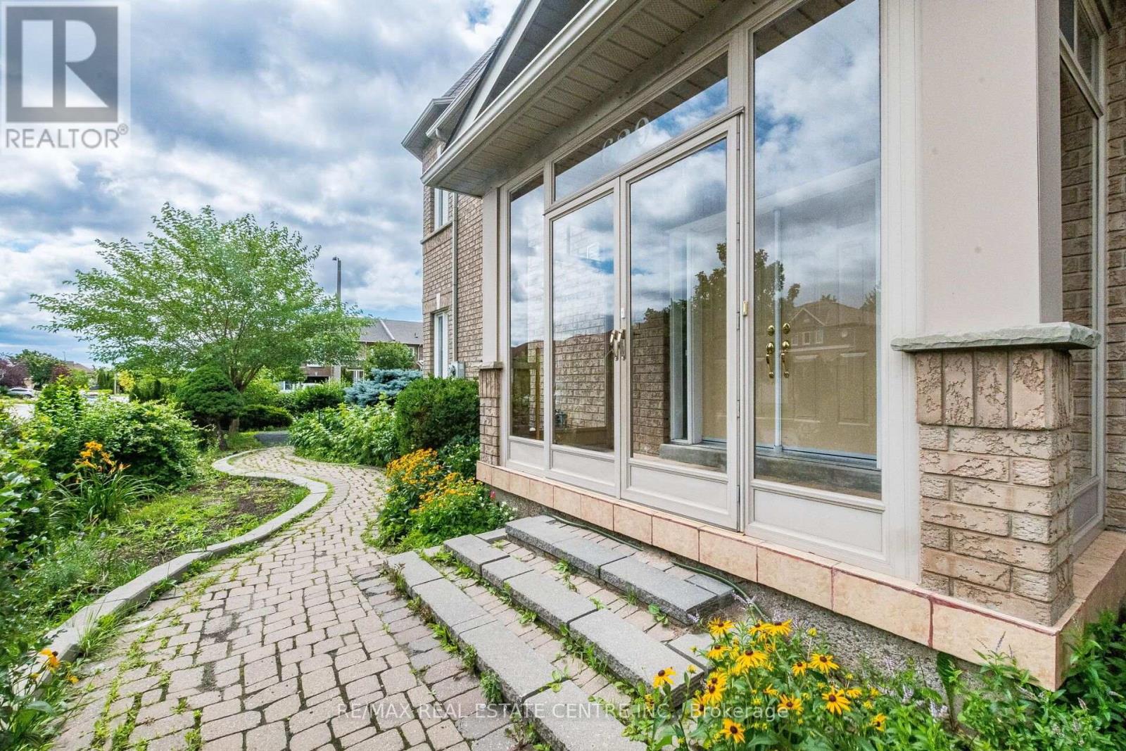 629 LUMBERTON CRESCENT