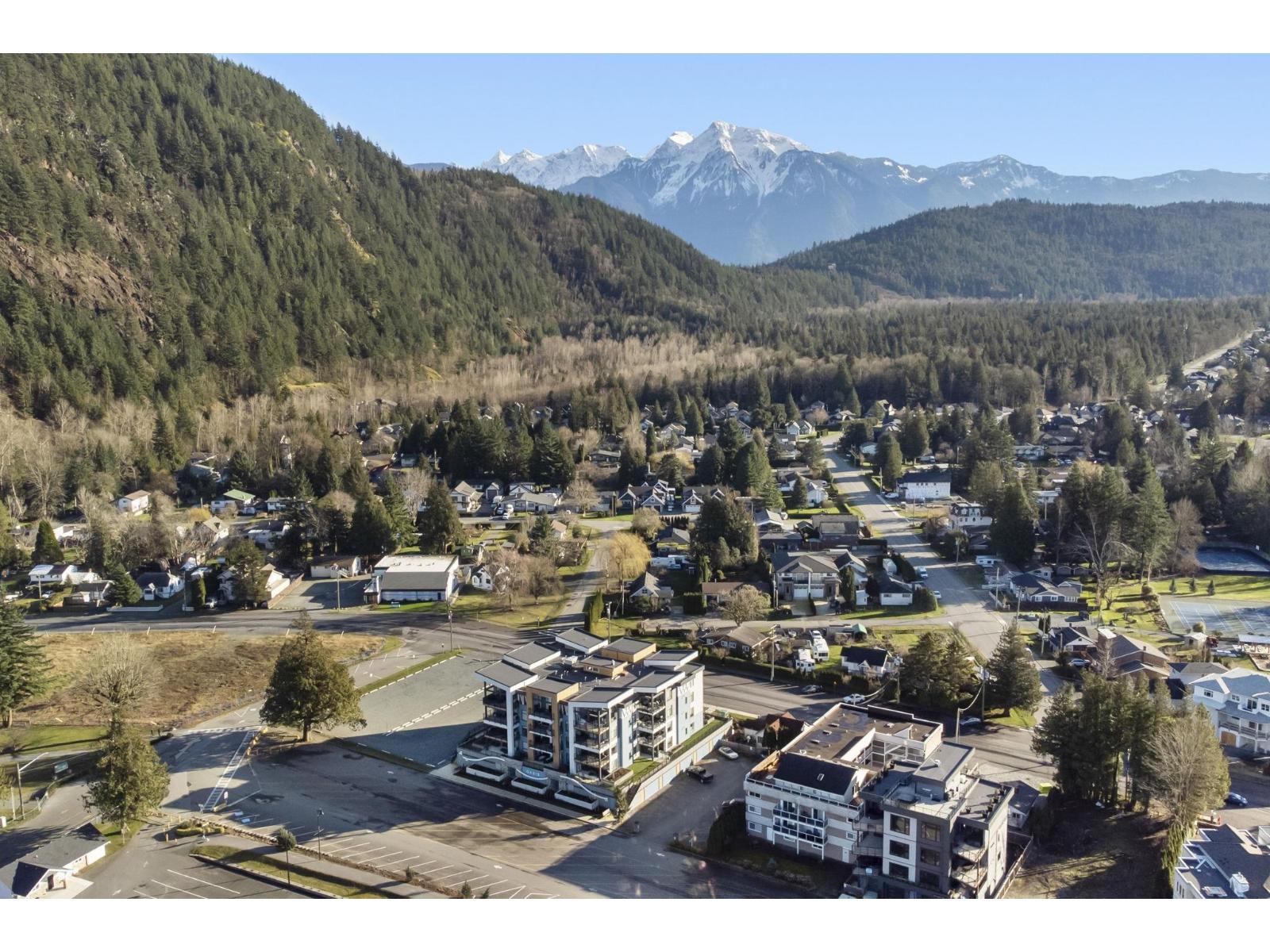 307 470 ESPLANADE AVENUE|Harrison Hot Springs
