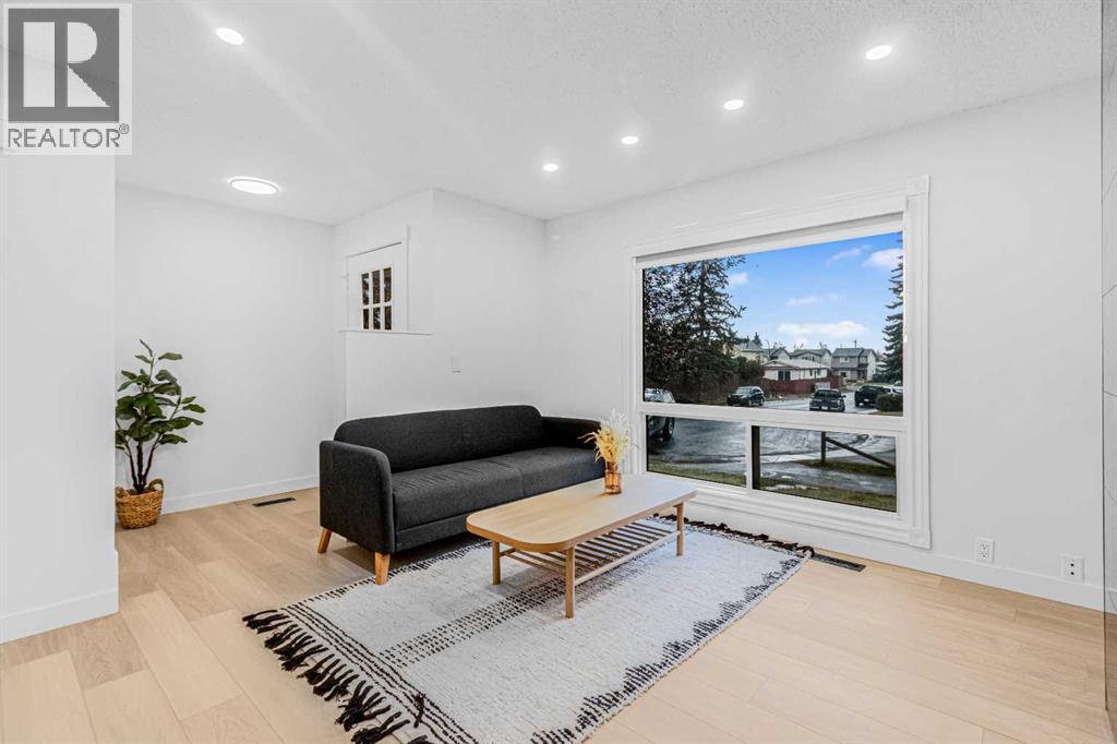 2, 112 Erin Grove Close SE