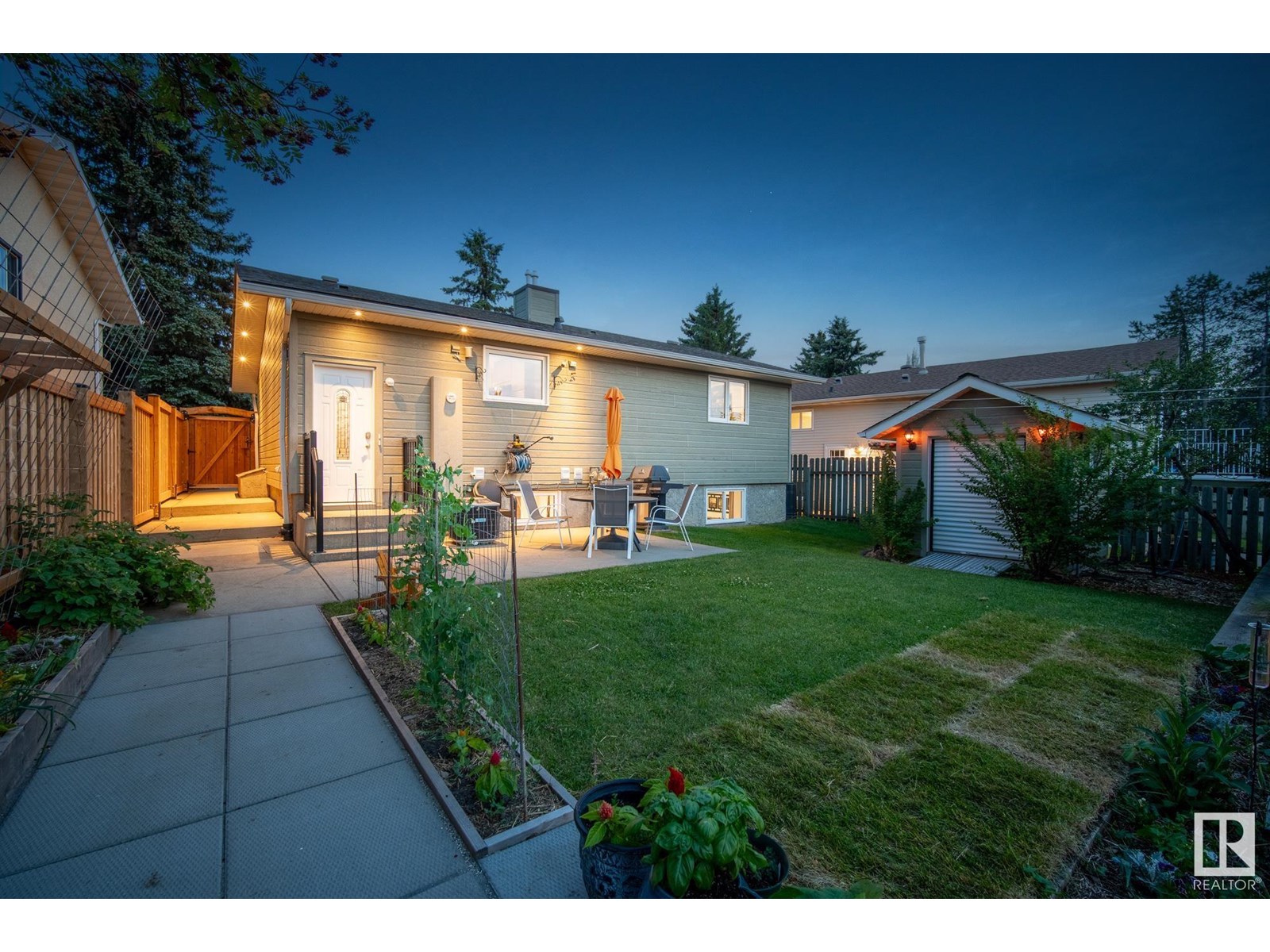 6136 40 AV NW