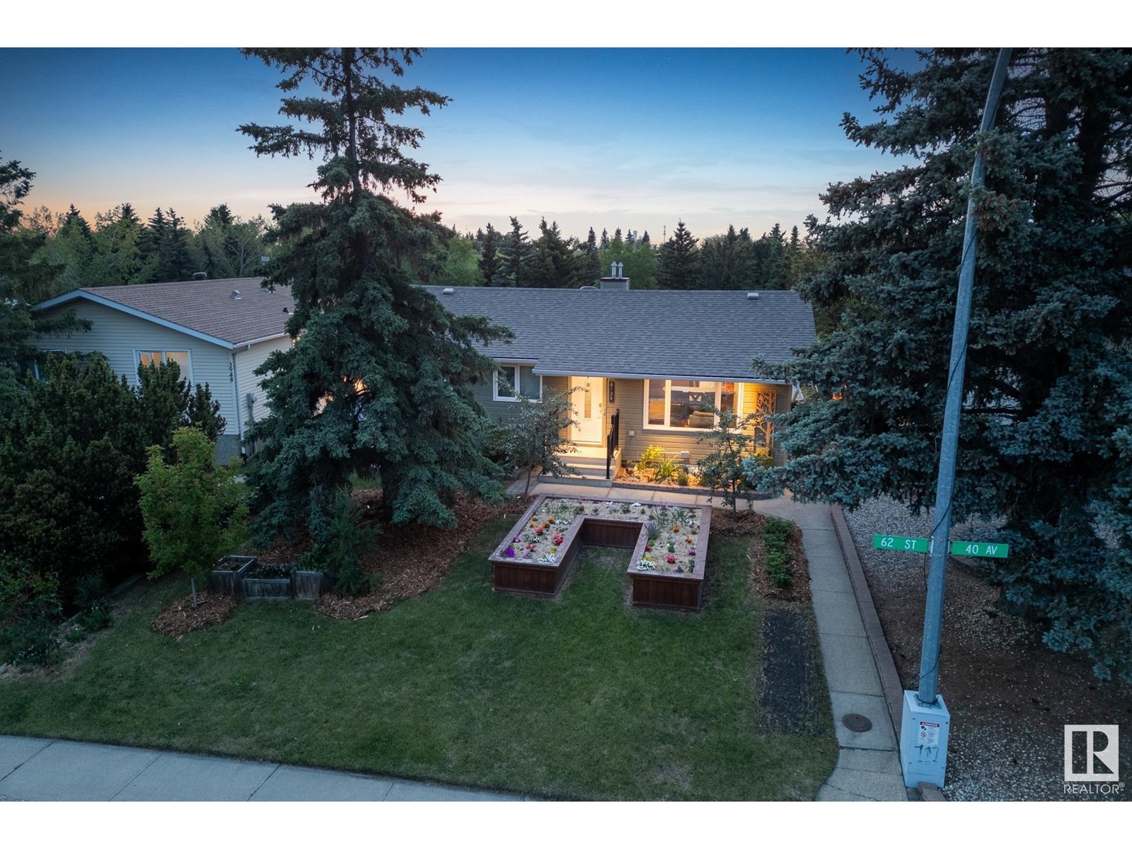 6136 40 AV NW