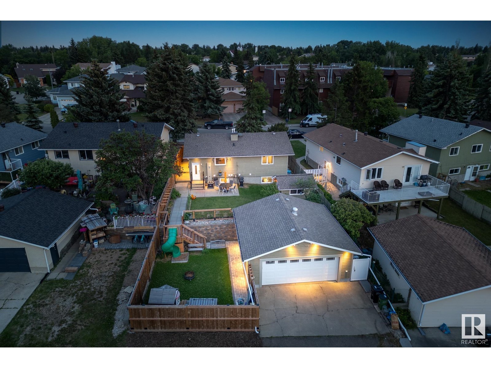 6136 40 AV NW
