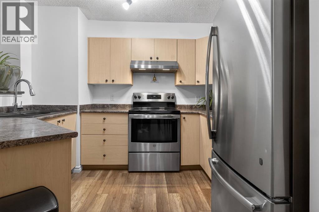 8117, 304 Mackenzie Way SW