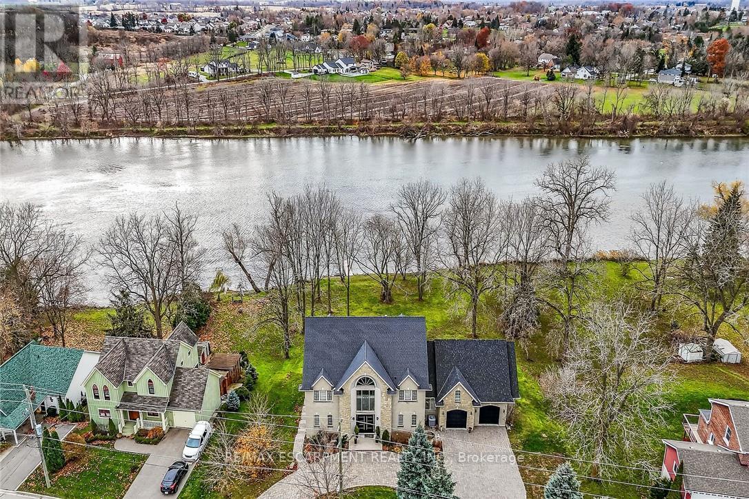 397 CAITHNESS STREET E