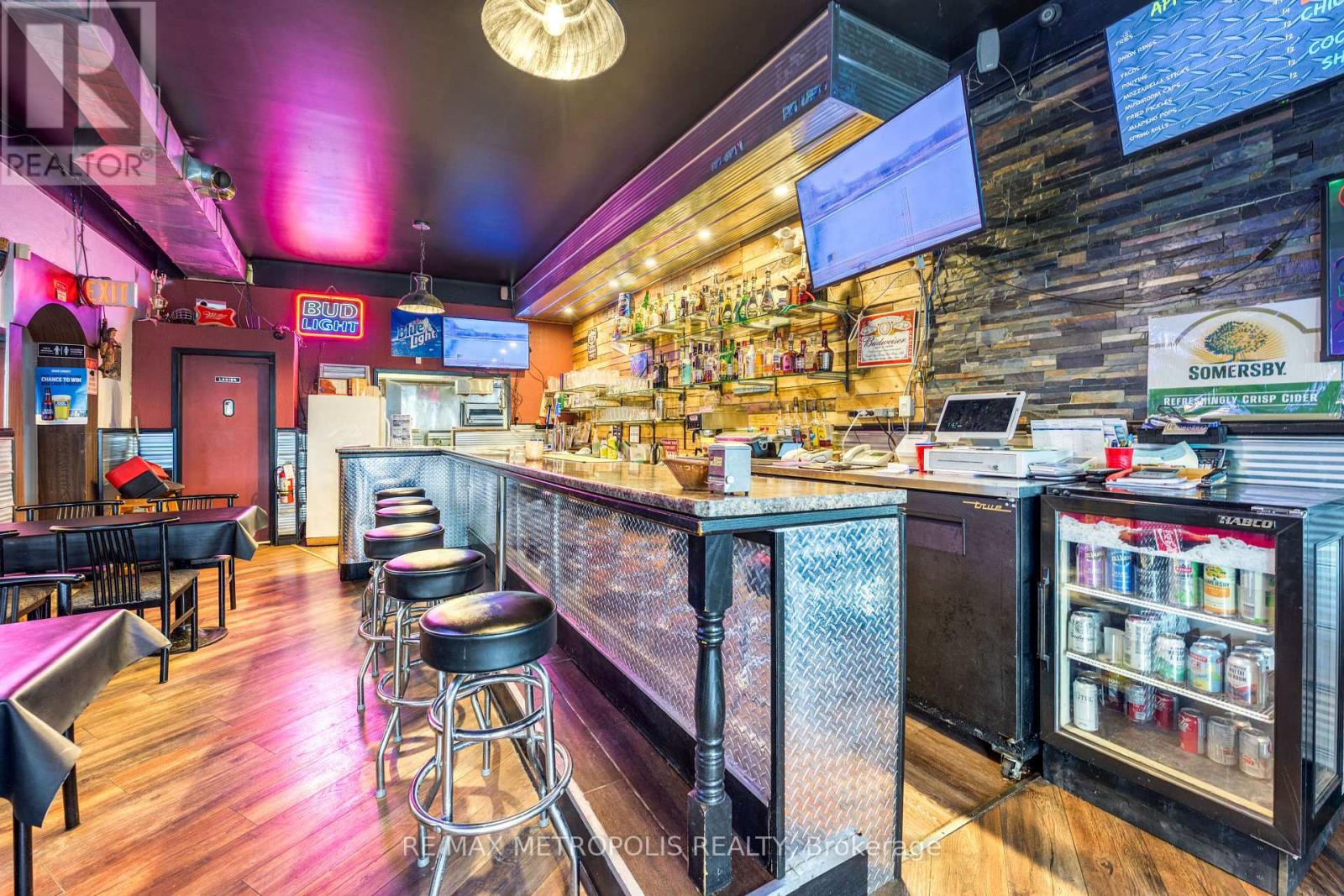 1548 ST. CLAIR PARKWAY