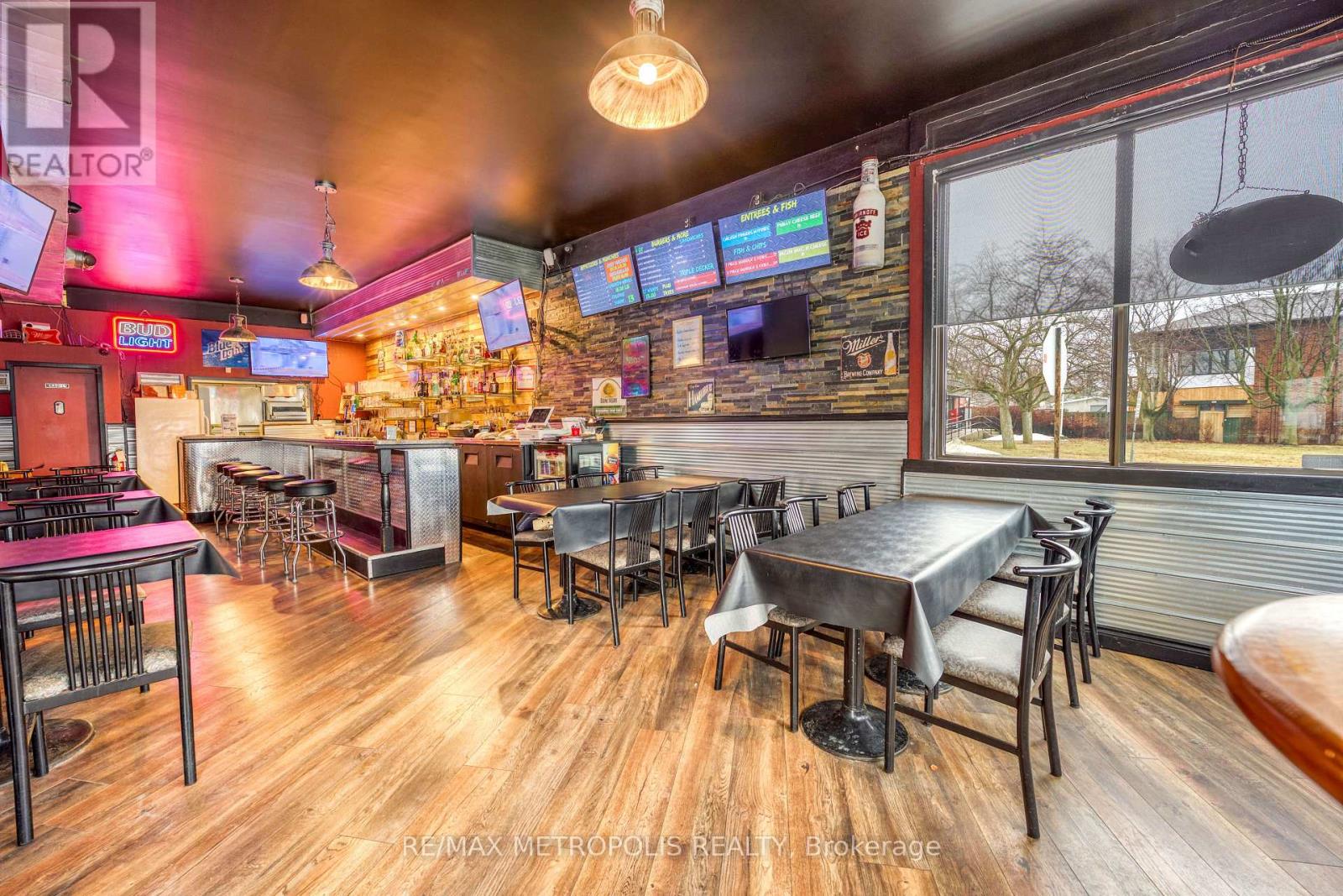1548 ST. CLAIR PARKWAY