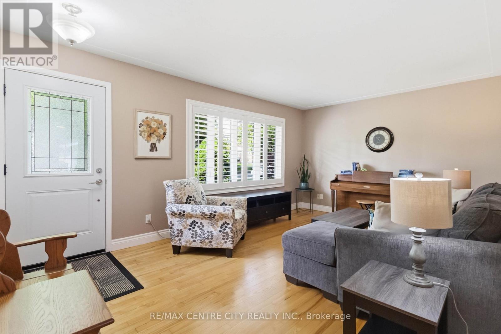 639 DUNBOYNE CRESCENT