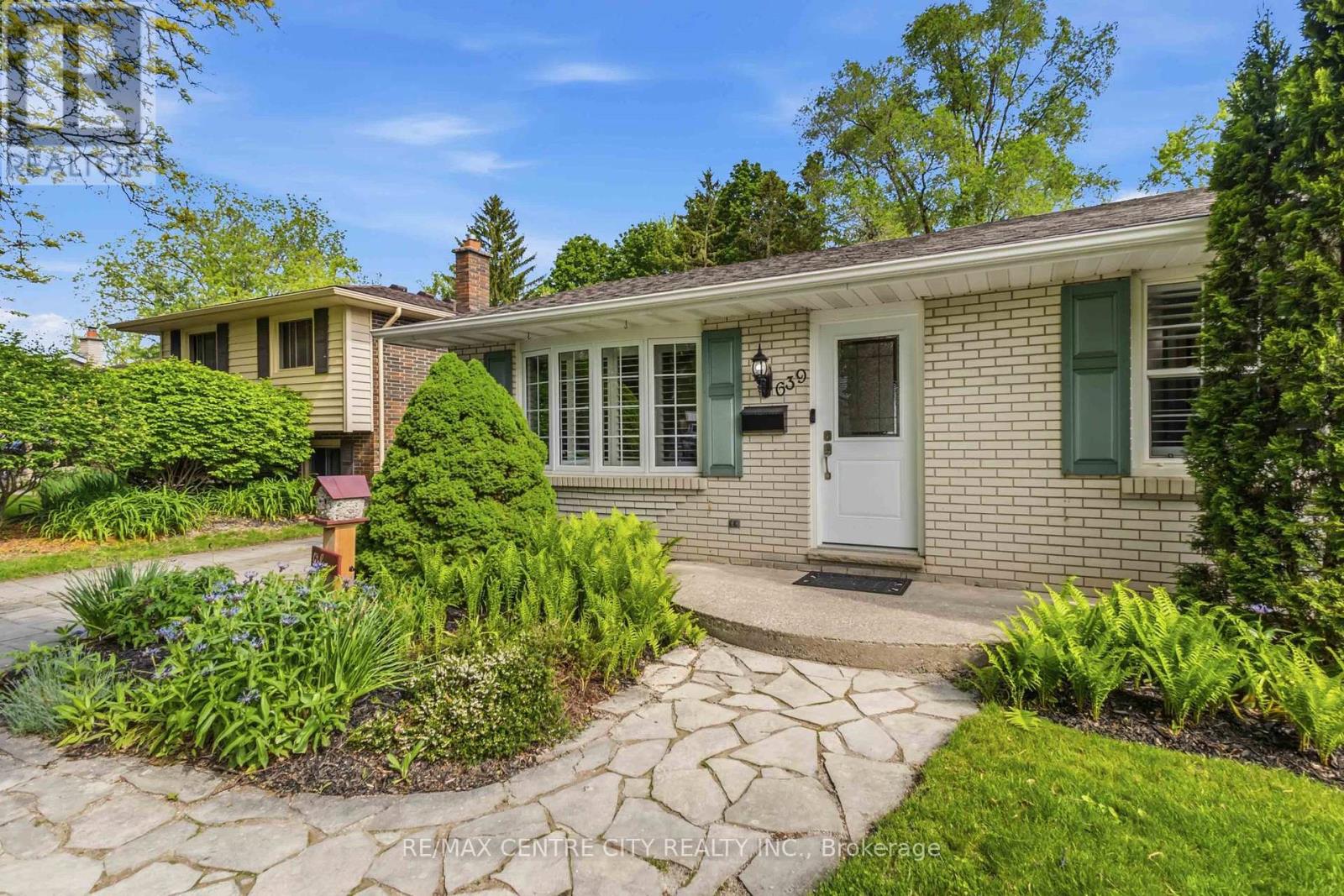 639 DUNBOYNE CRESCENT