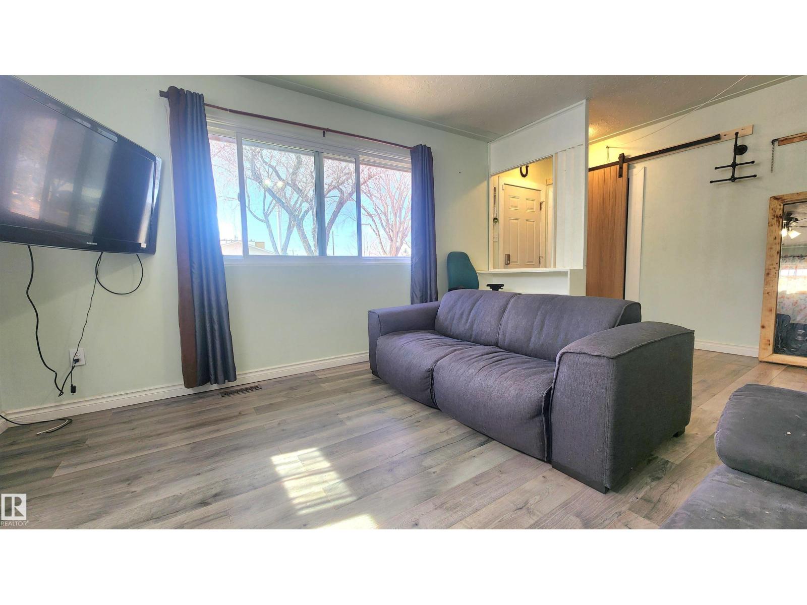 12139 81 ST NW