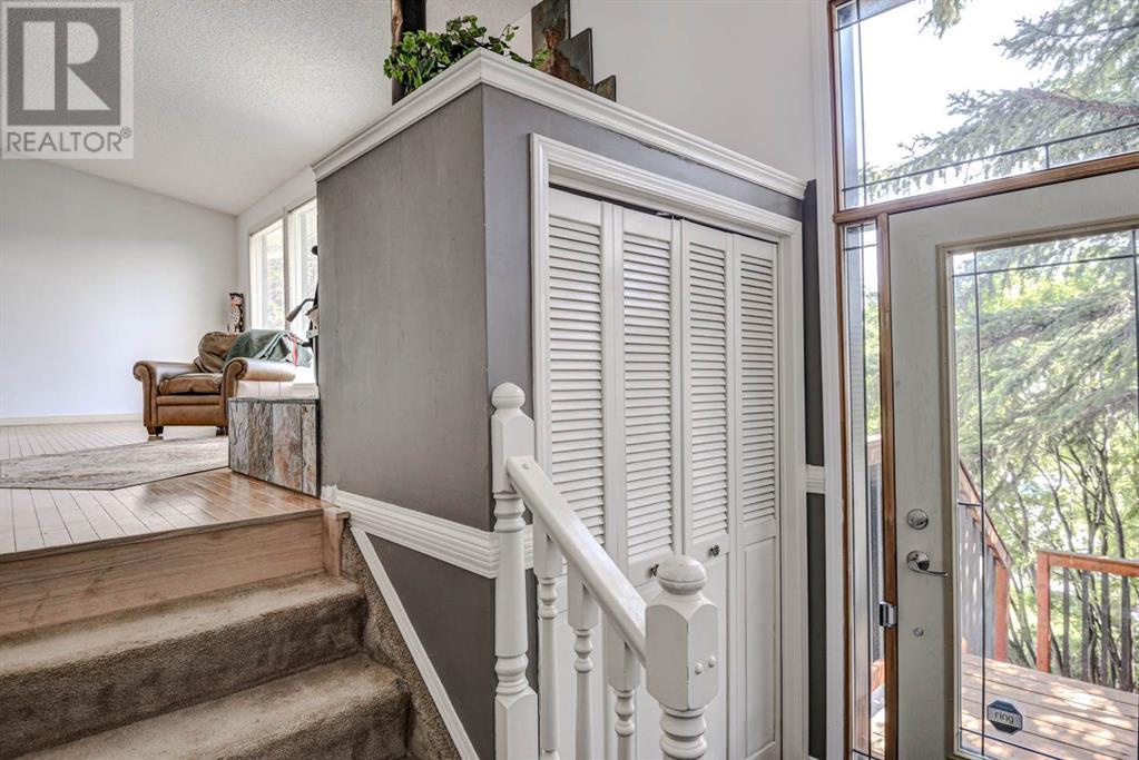32 Hawkridge Court NW