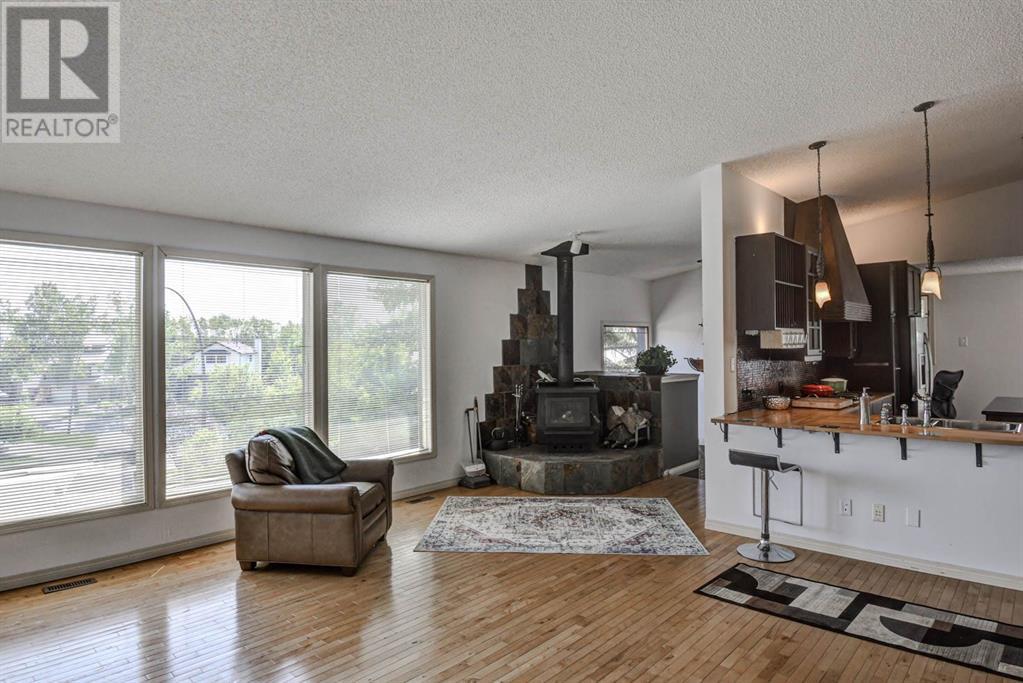 32 Hawkridge Court NW
