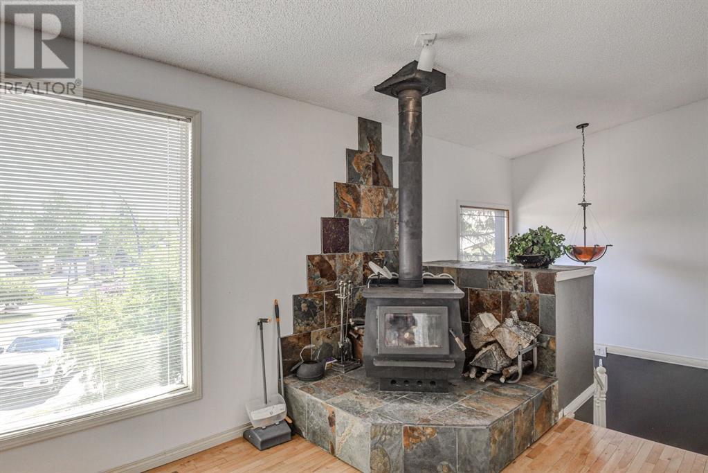 32 Hawkridge Court NW