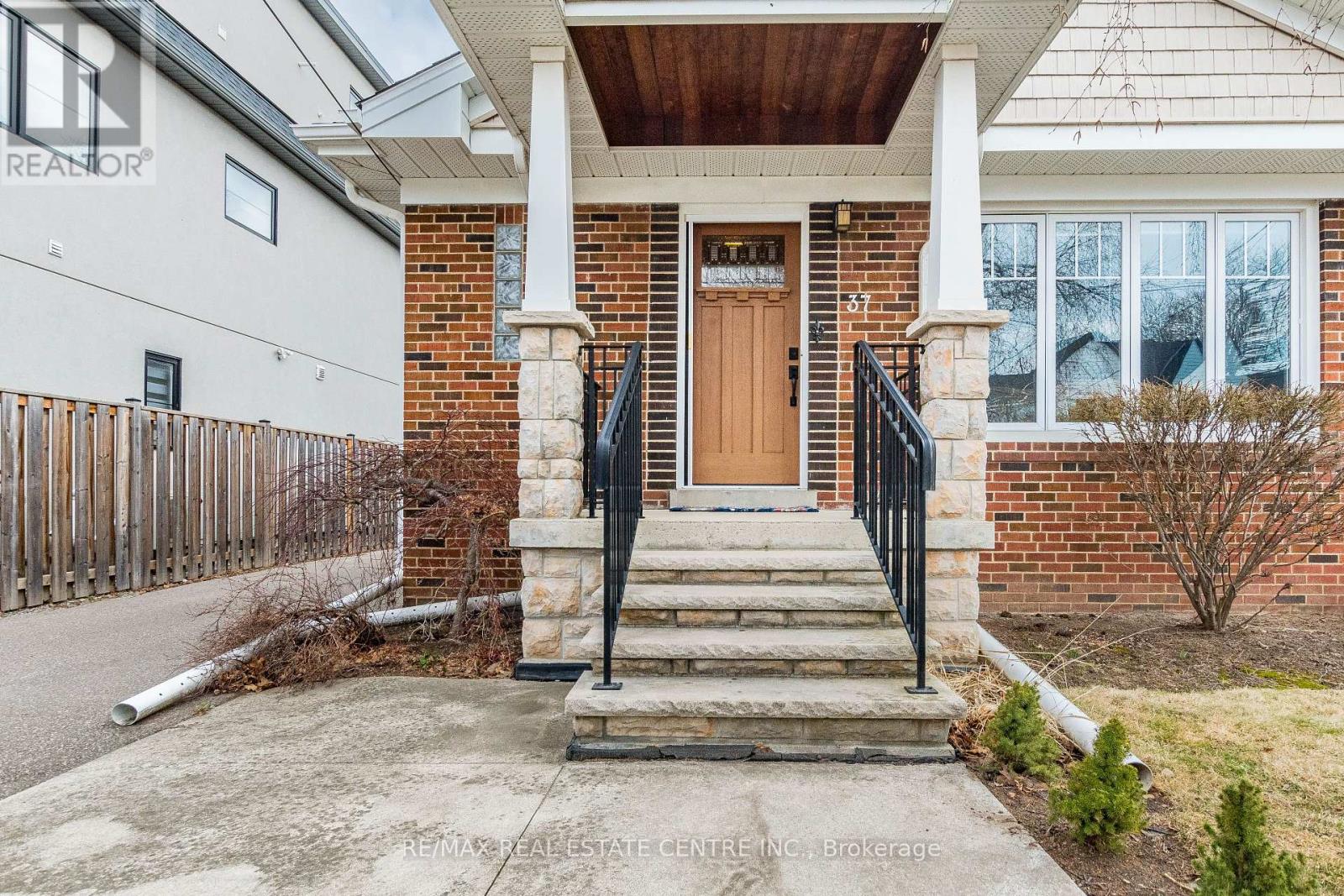 37 MAPLE AVENUE N