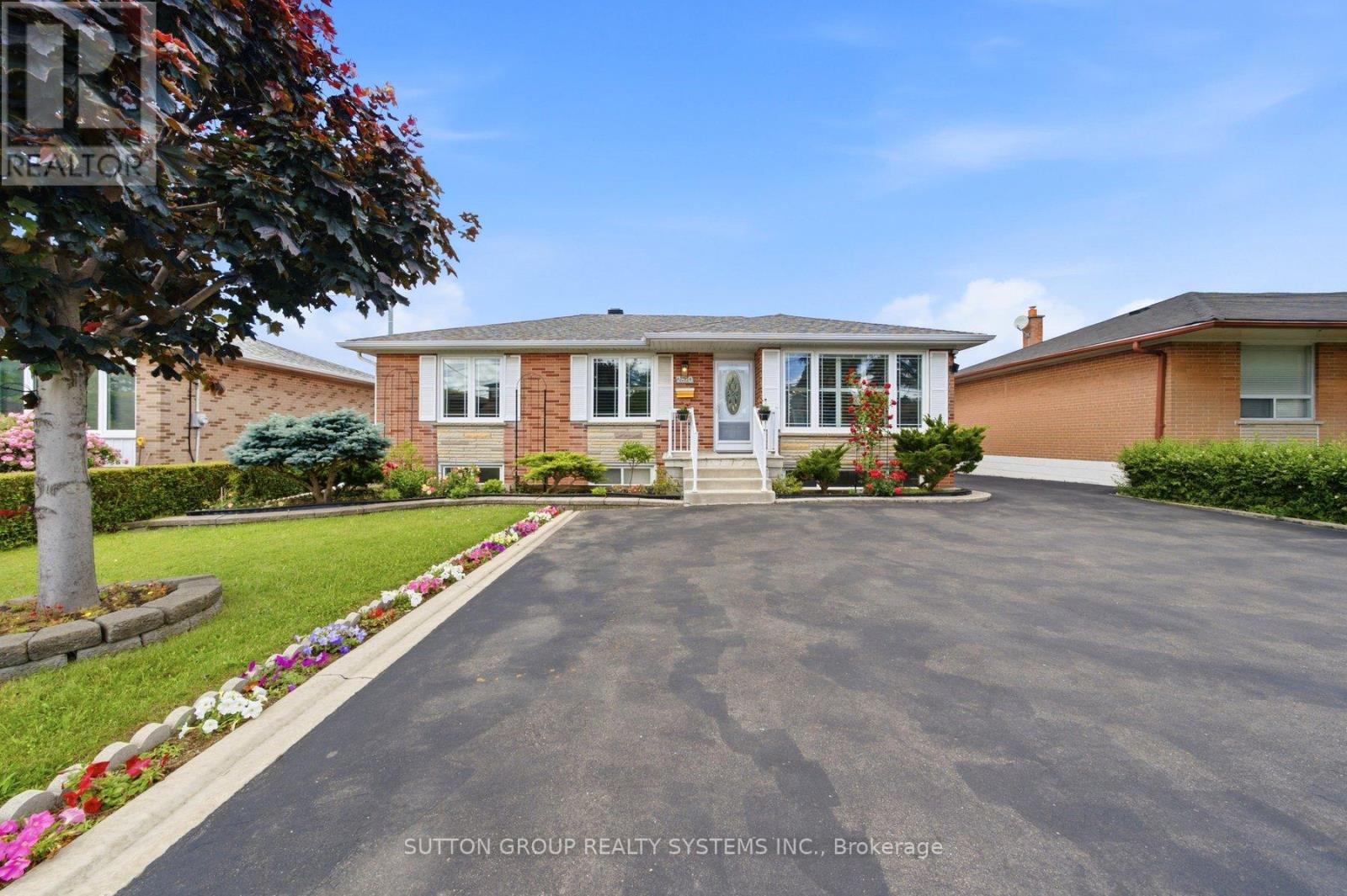 Photo 1 of 38 — 2870 WESTON ROAD, Toronto (Humberlea-Pelmo Park), ON M9M2S3