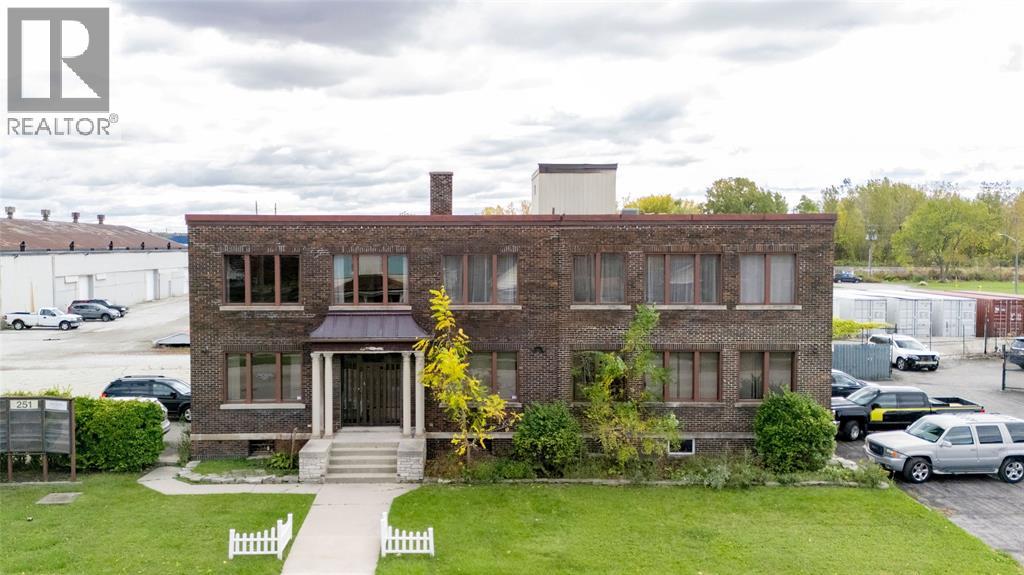 Photo 1 of 6 — 251 CAMPBELL STREET Unit# 5, Sarnia, ON N7T2H2