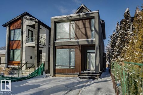 7928 97 AV NW NW Edmonton AB T6C2B7