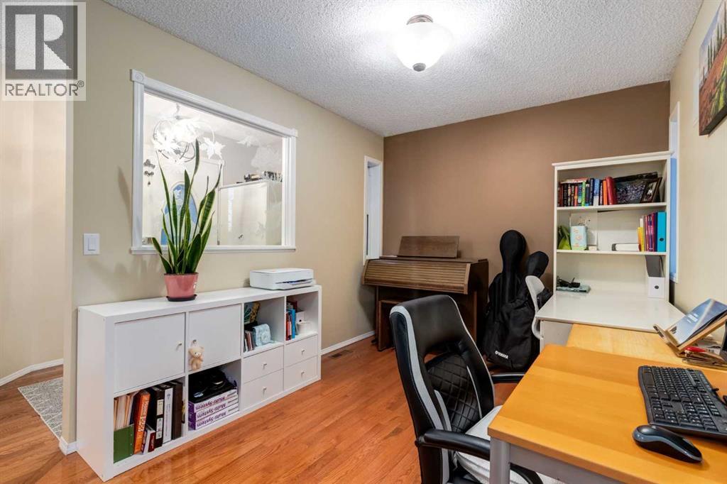 27 Arbour Butte Road NW