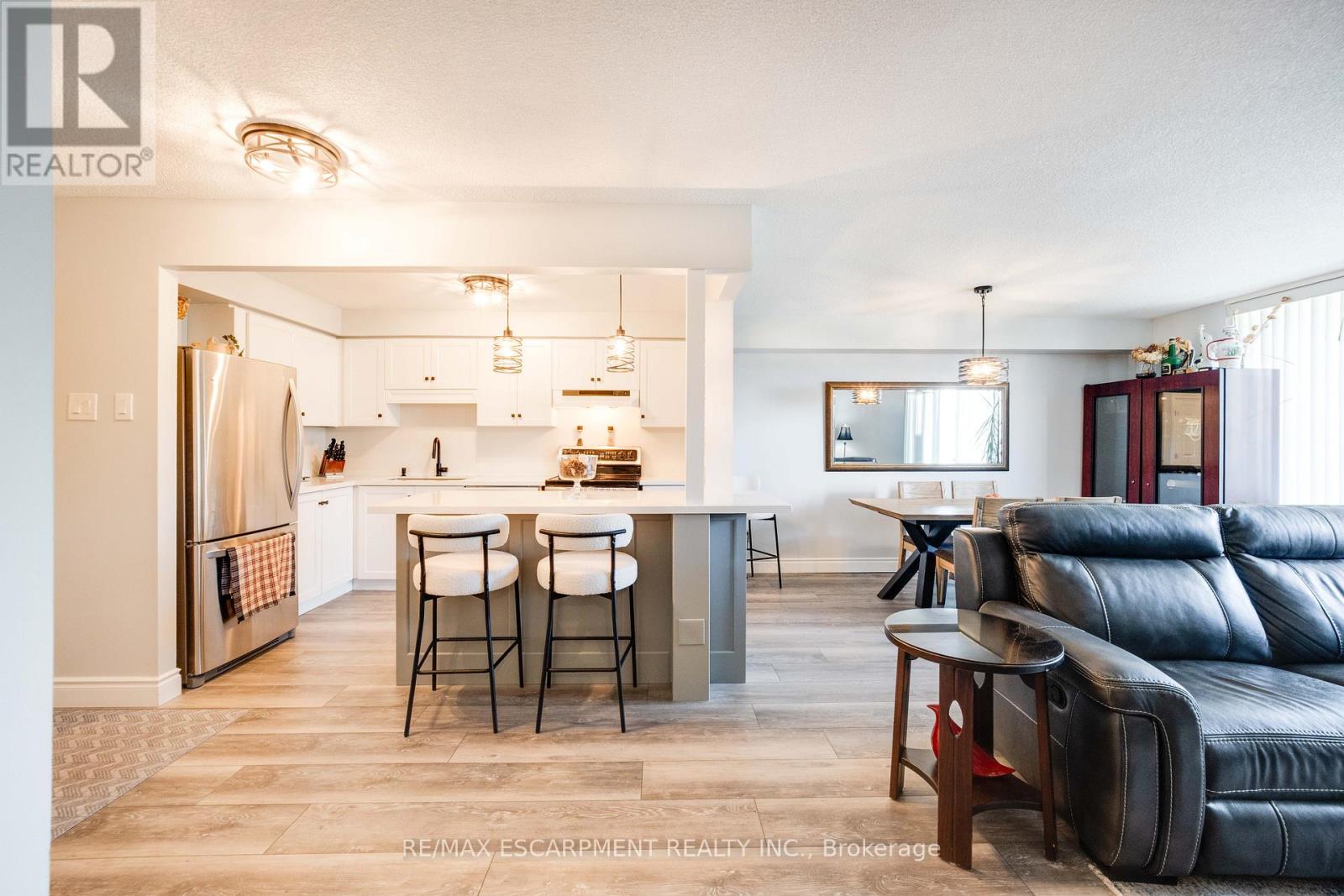 401 - 9 BONHEUR COURT