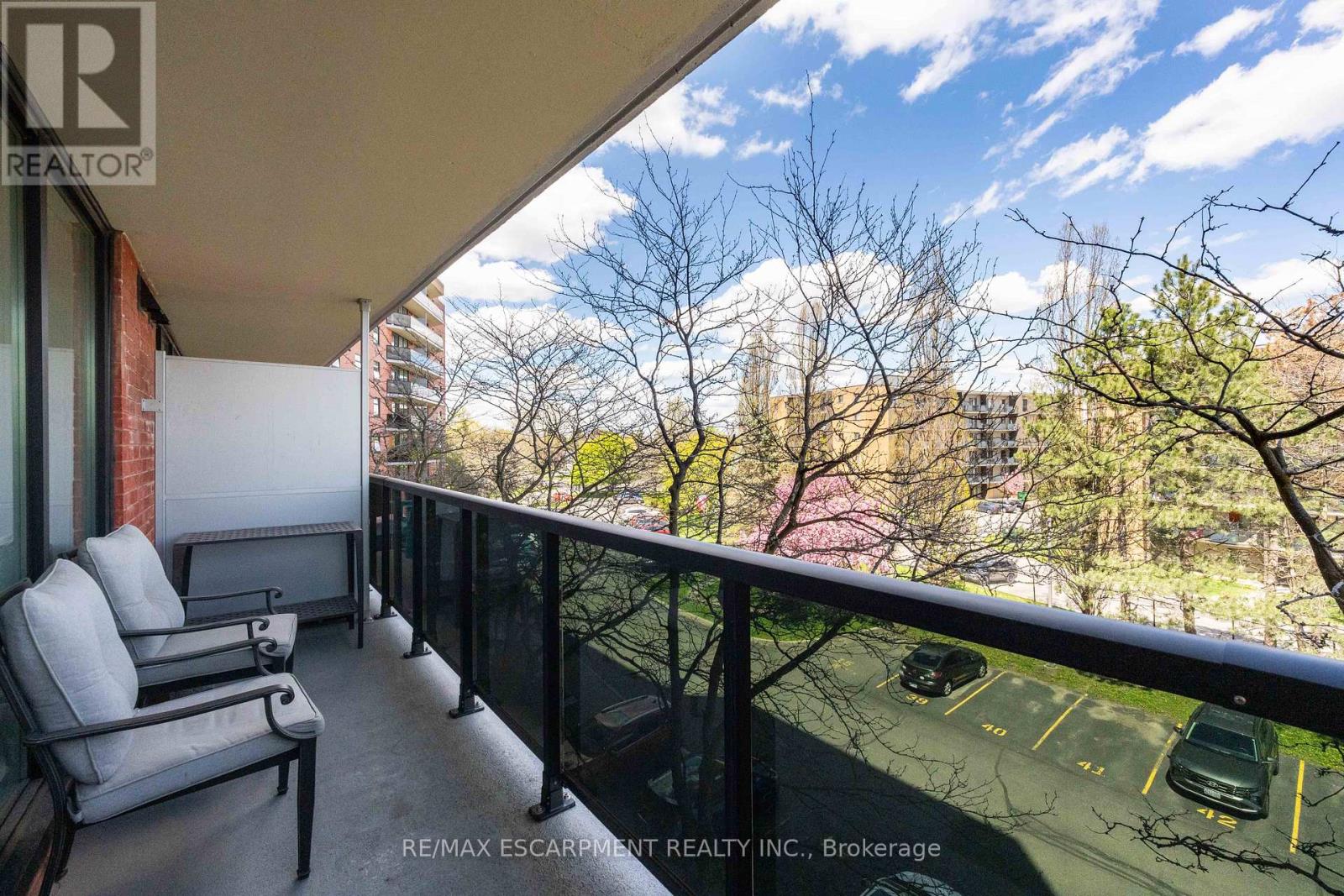 401 - 9 BONHEUR COURT