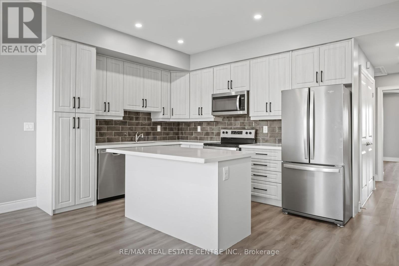 302 - 721 FRANKLIN BOULEVARD